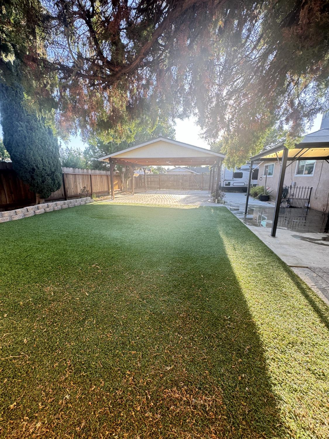 698 W Donner Ave, Clovis, CA 93612