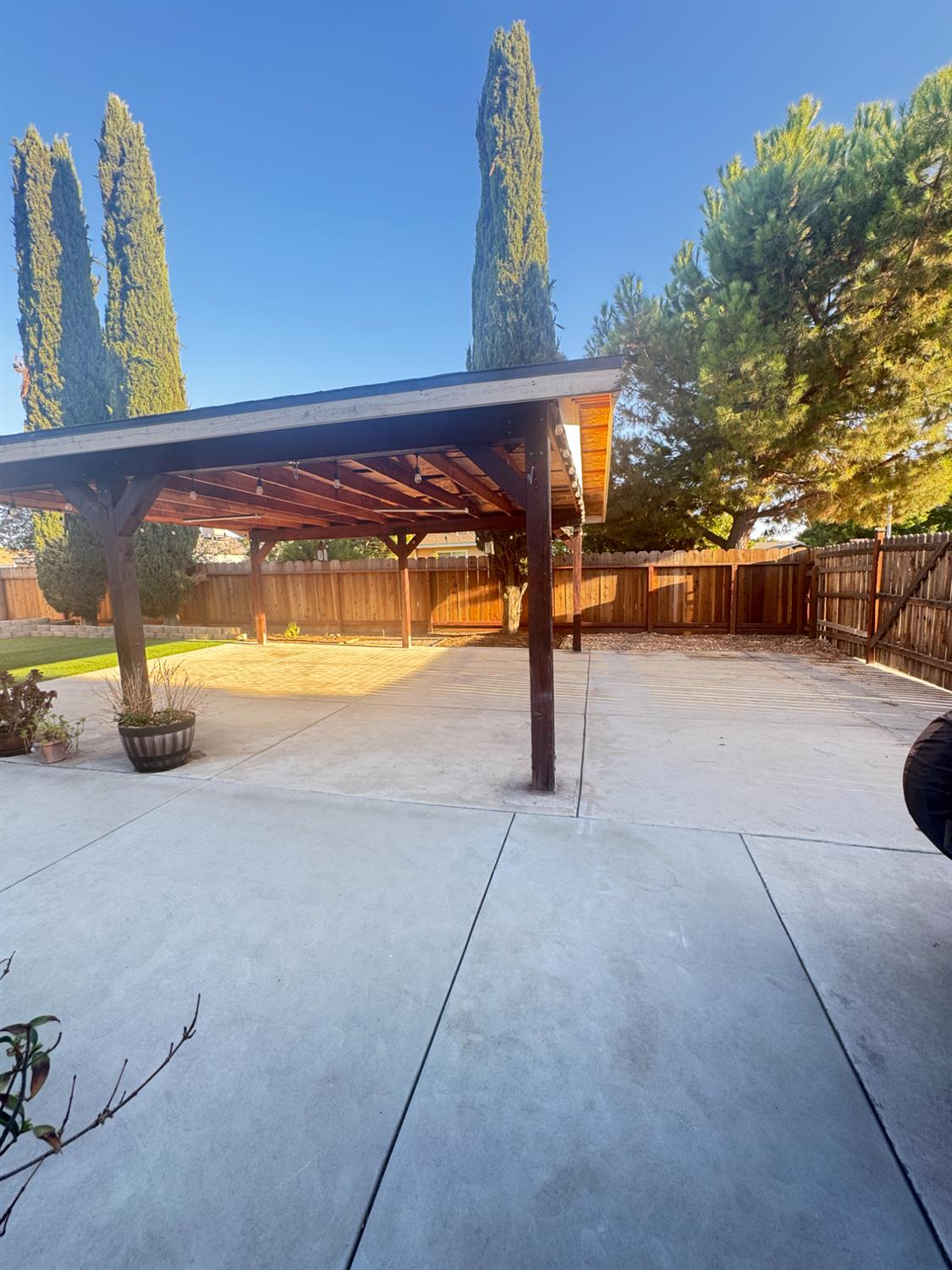 698 W Donner Ave, Clovis, CA 93612