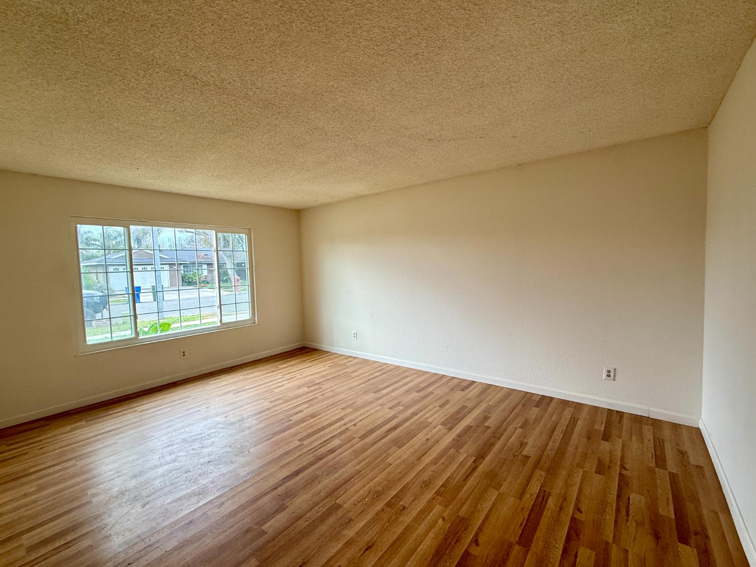 4382 N Crystal Ave, Fresno, CA 93705