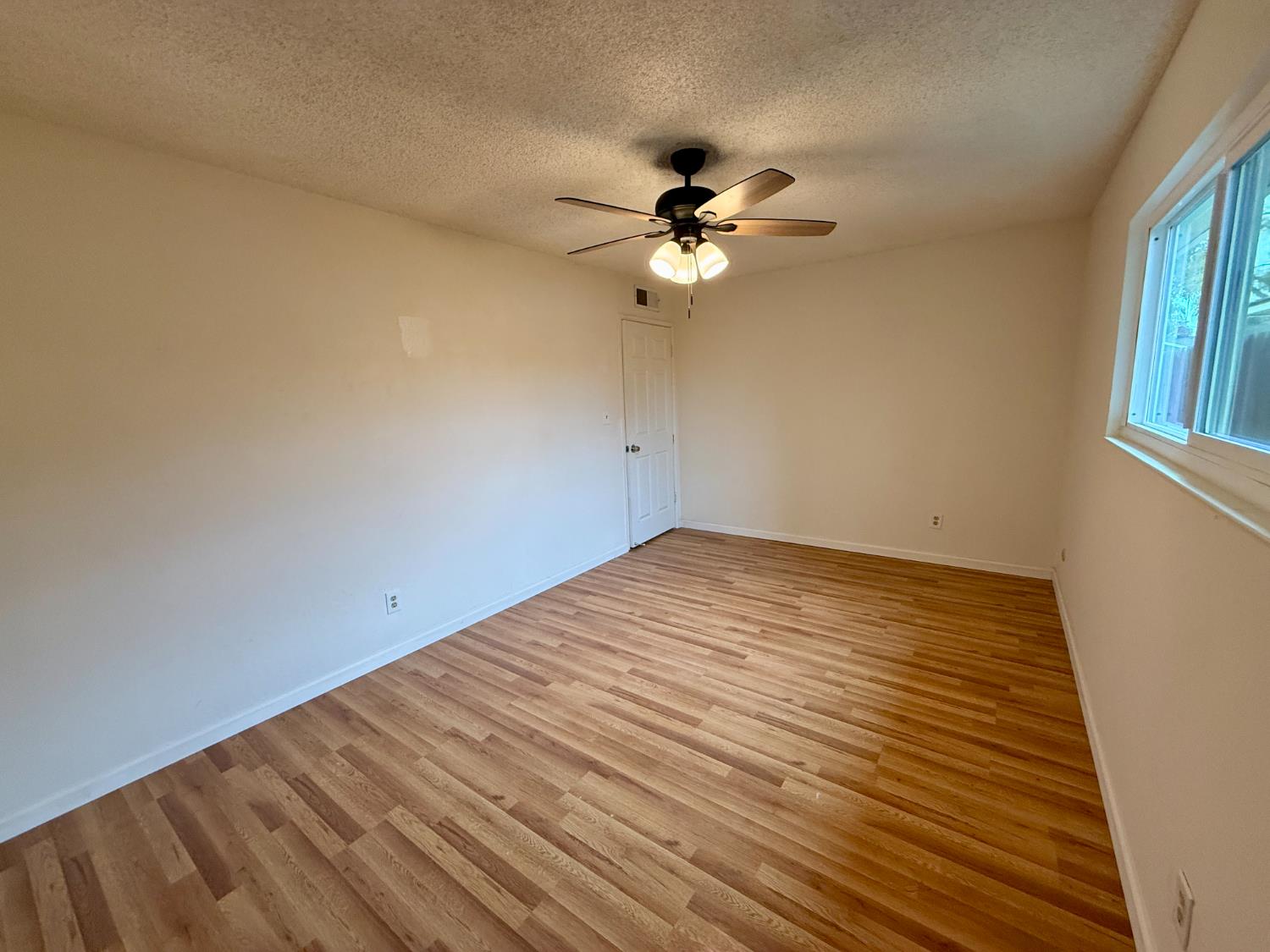 4382 N Crystal Ave, Fresno, CA 93705