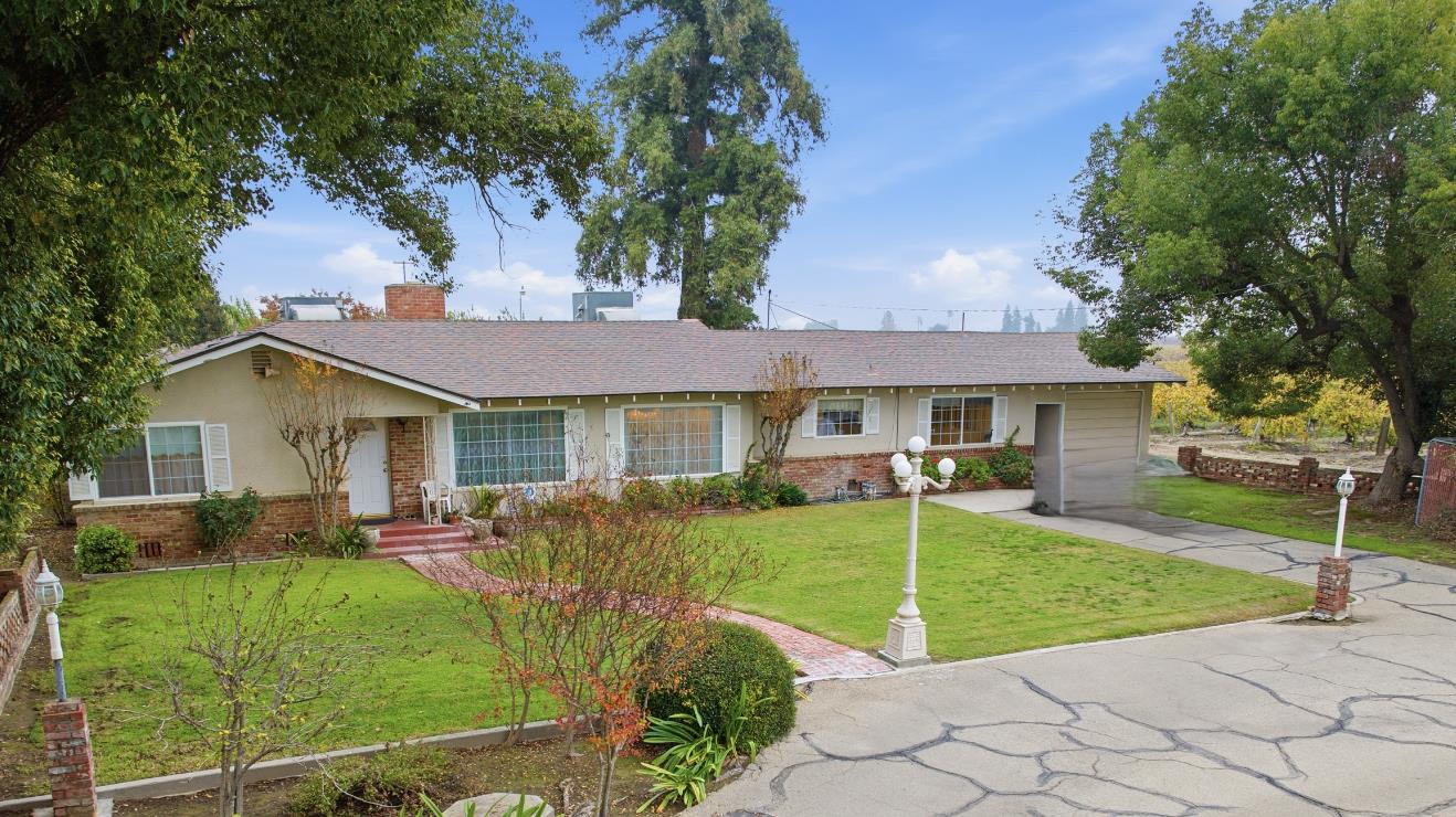 11704 E Nebraska Ave, Selma, CA 93662