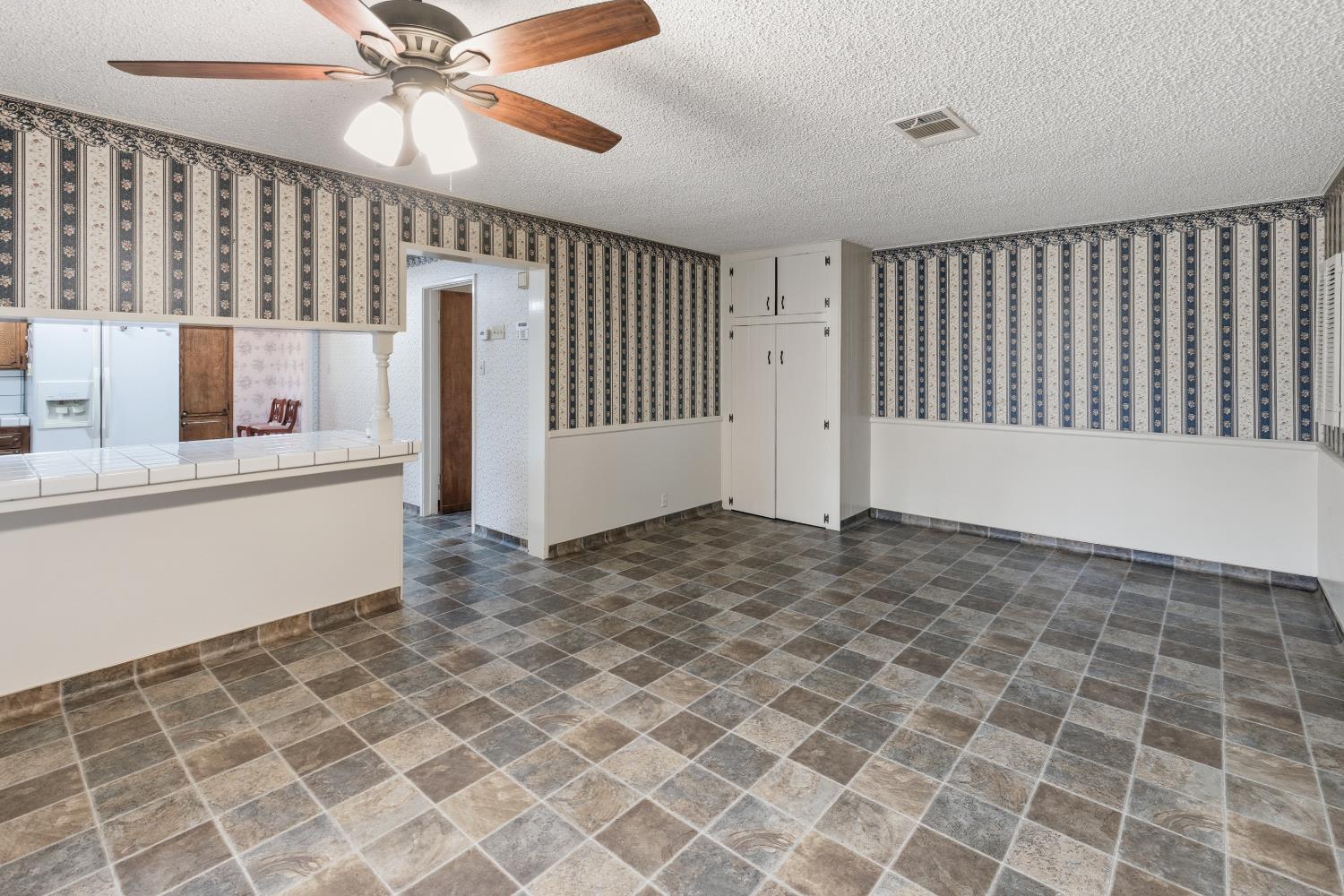 11704 E Nebraska Ave, Selma, CA 93662