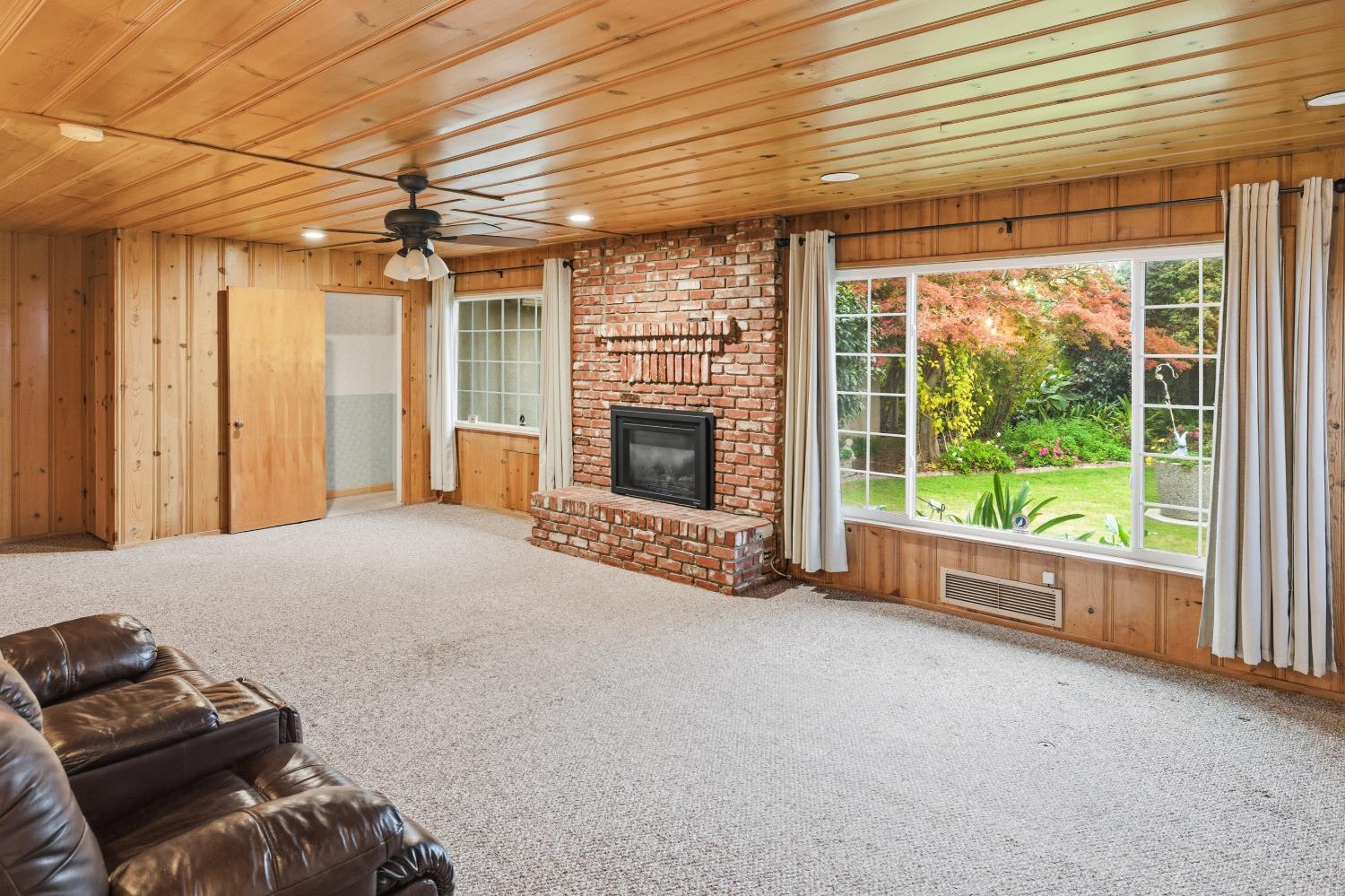 11704 E Nebraska Ave, Selma, CA 93662