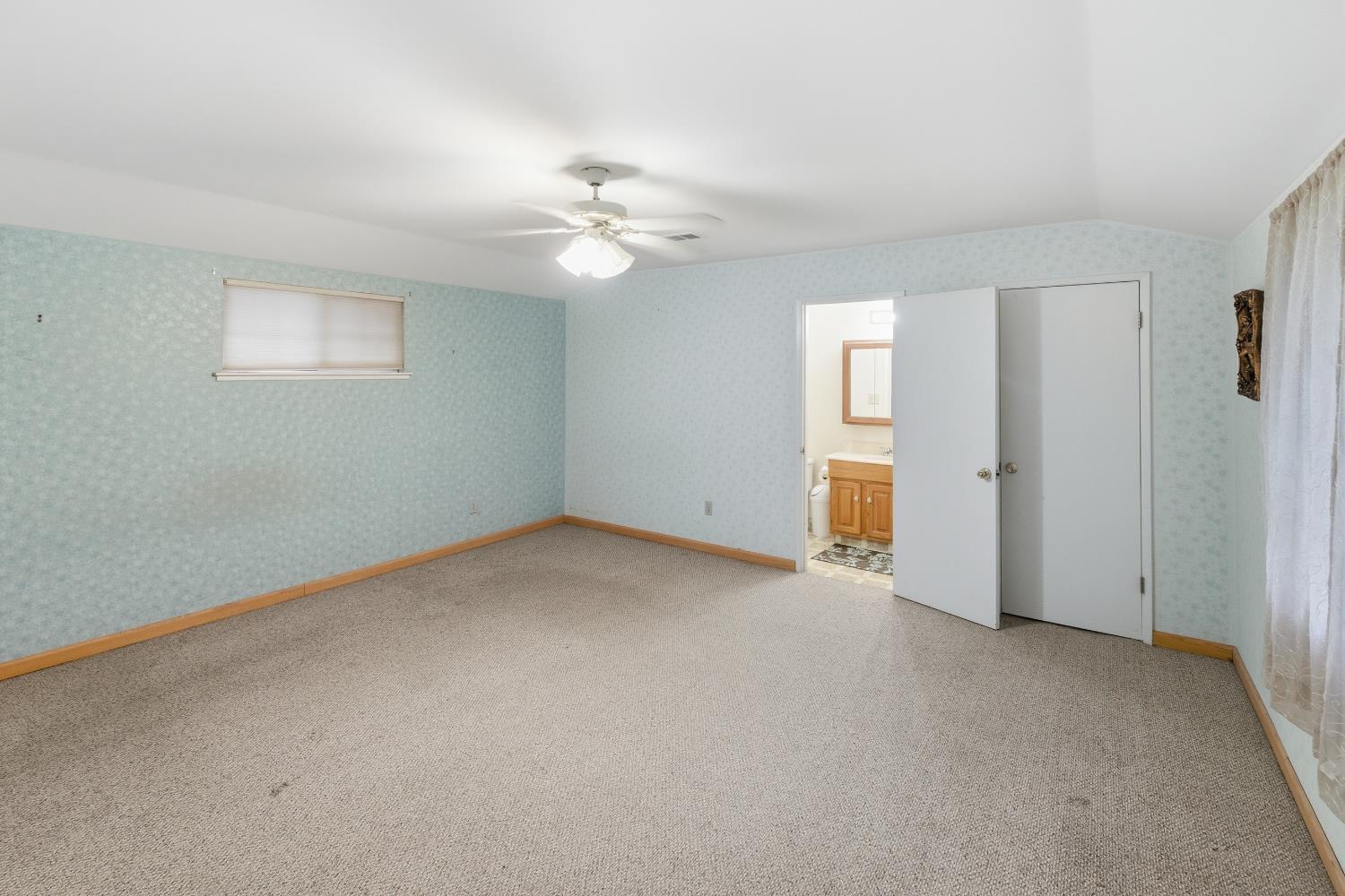 11704 E Nebraska Ave, Selma, CA 93662