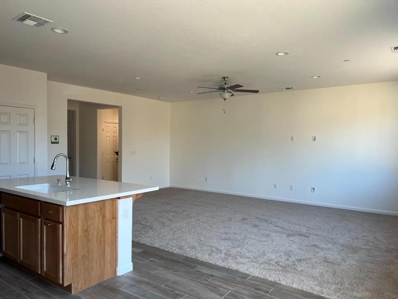 6734 E Cambridge Ave, Fresno, CA 93727