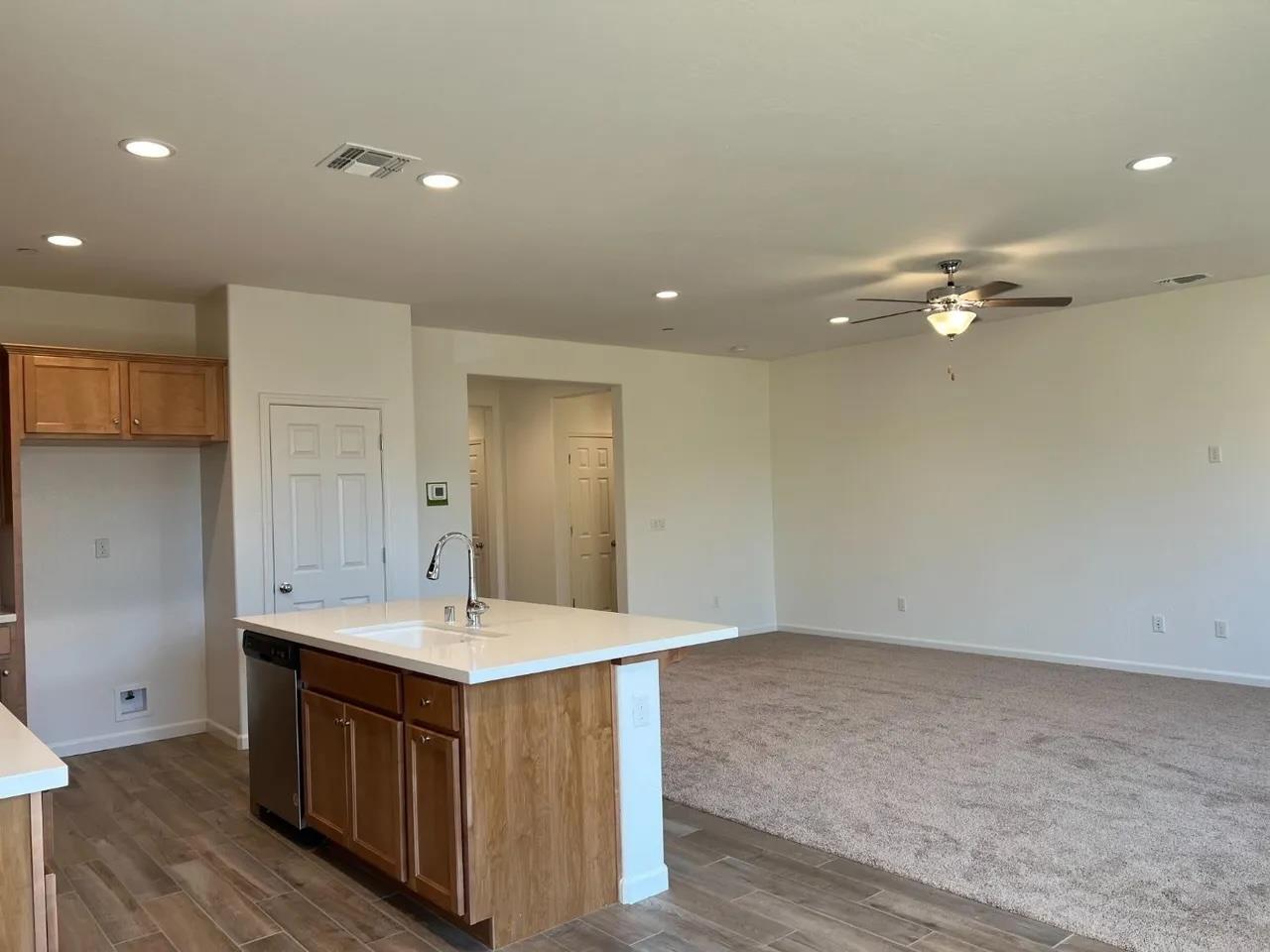 6734 E Cambridge Ave, Fresno, CA 93727