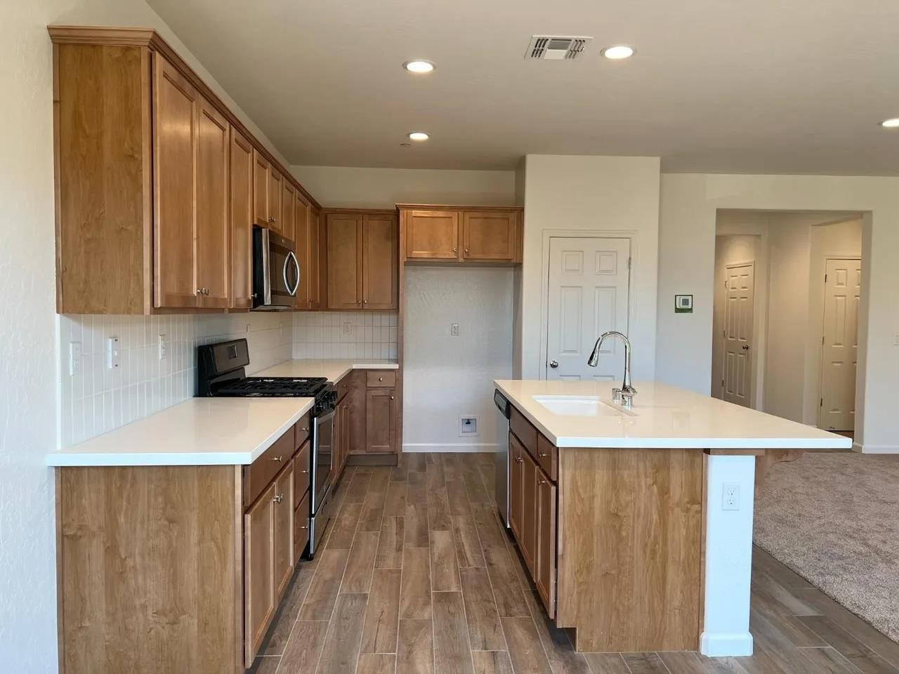 6734 E Cambridge Ave, Fresno, CA 93727