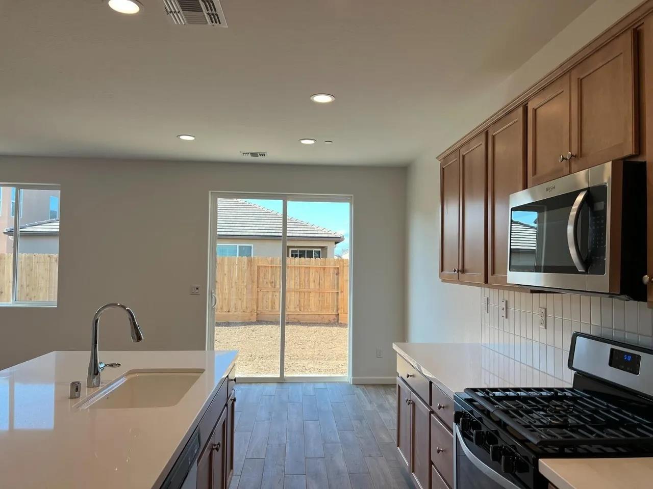 6734 E Cambridge Ave, Fresno, CA 93727