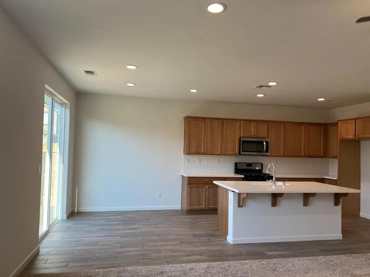 6734 E Cambridge Ave, Fresno, CA 93727