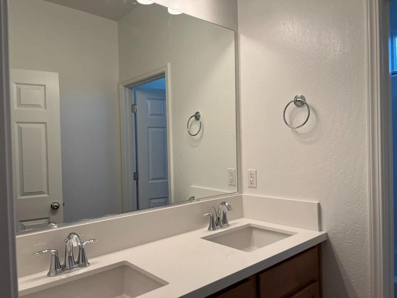 6734 E Cambridge Ave, Fresno, CA 93727