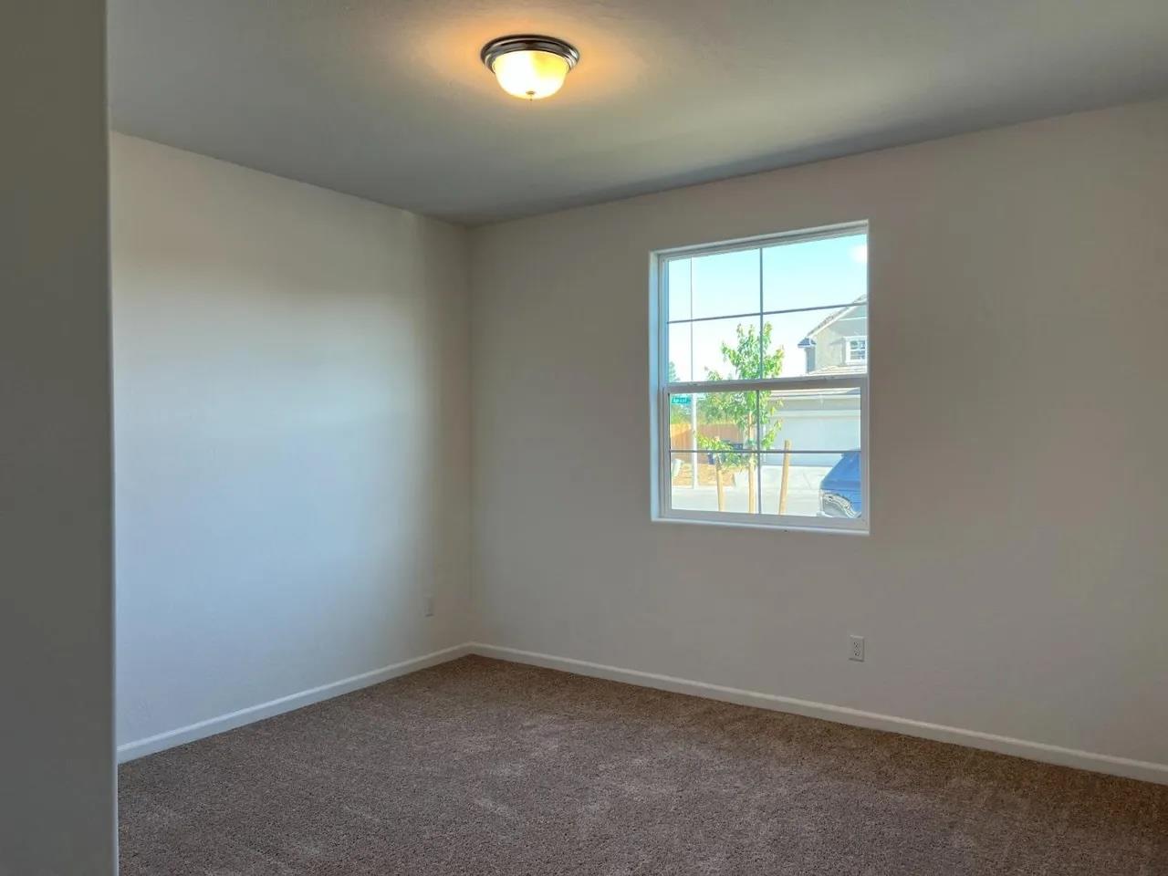 6734 E Cambridge Ave, Fresno, CA 93727