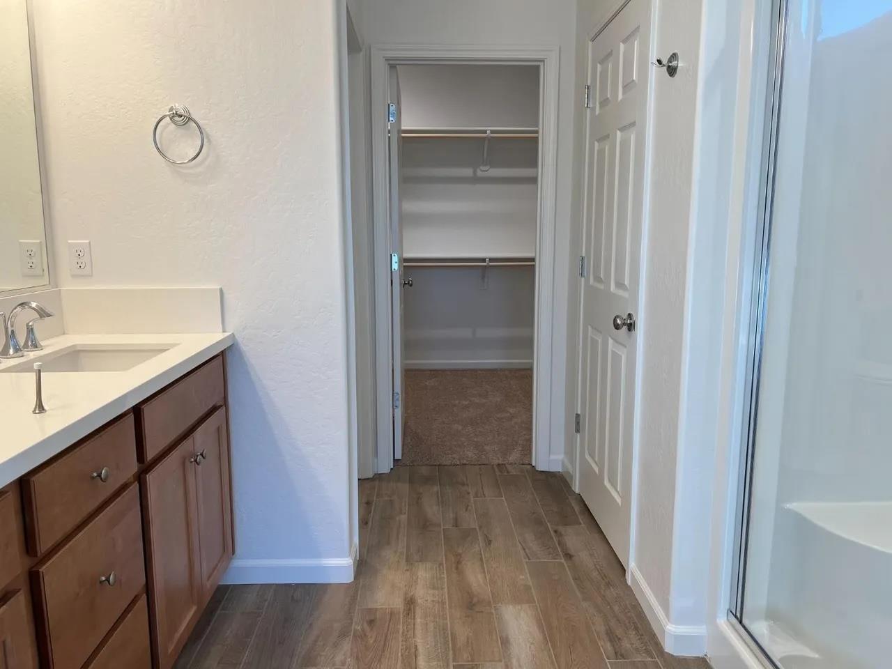 6734 E Cambridge Ave, Fresno, CA 93727