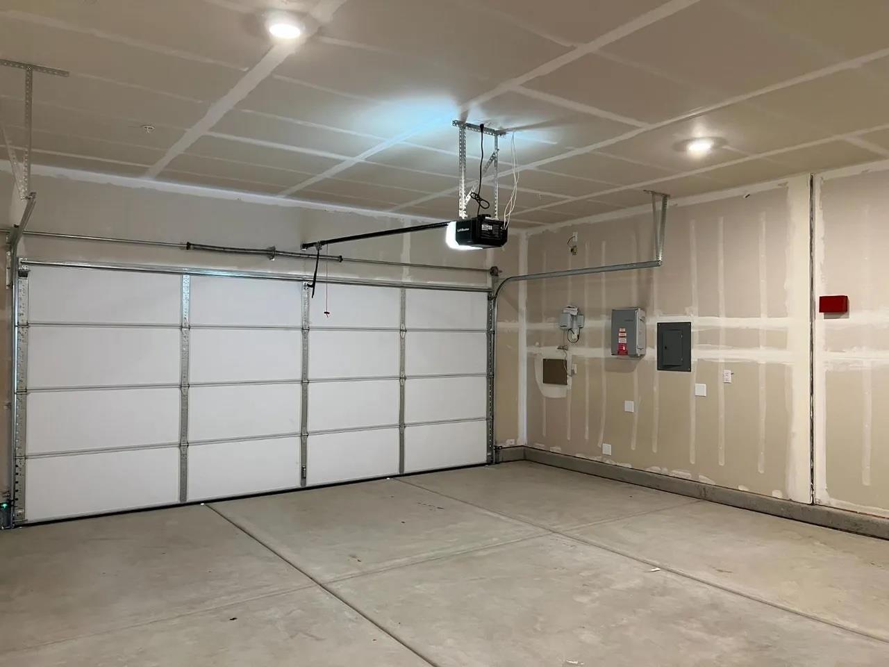 6734 E Cambridge Ave, Fresno, CA 93727