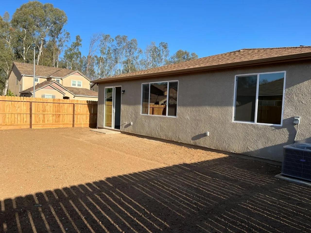 6734 E Cambridge Ave, Fresno, CA 93727