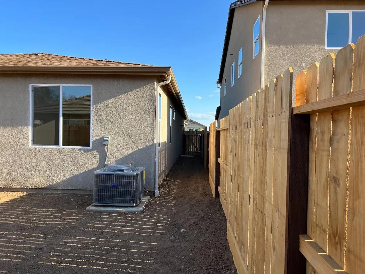 6734 E Cambridge Ave, Fresno, CA 93727