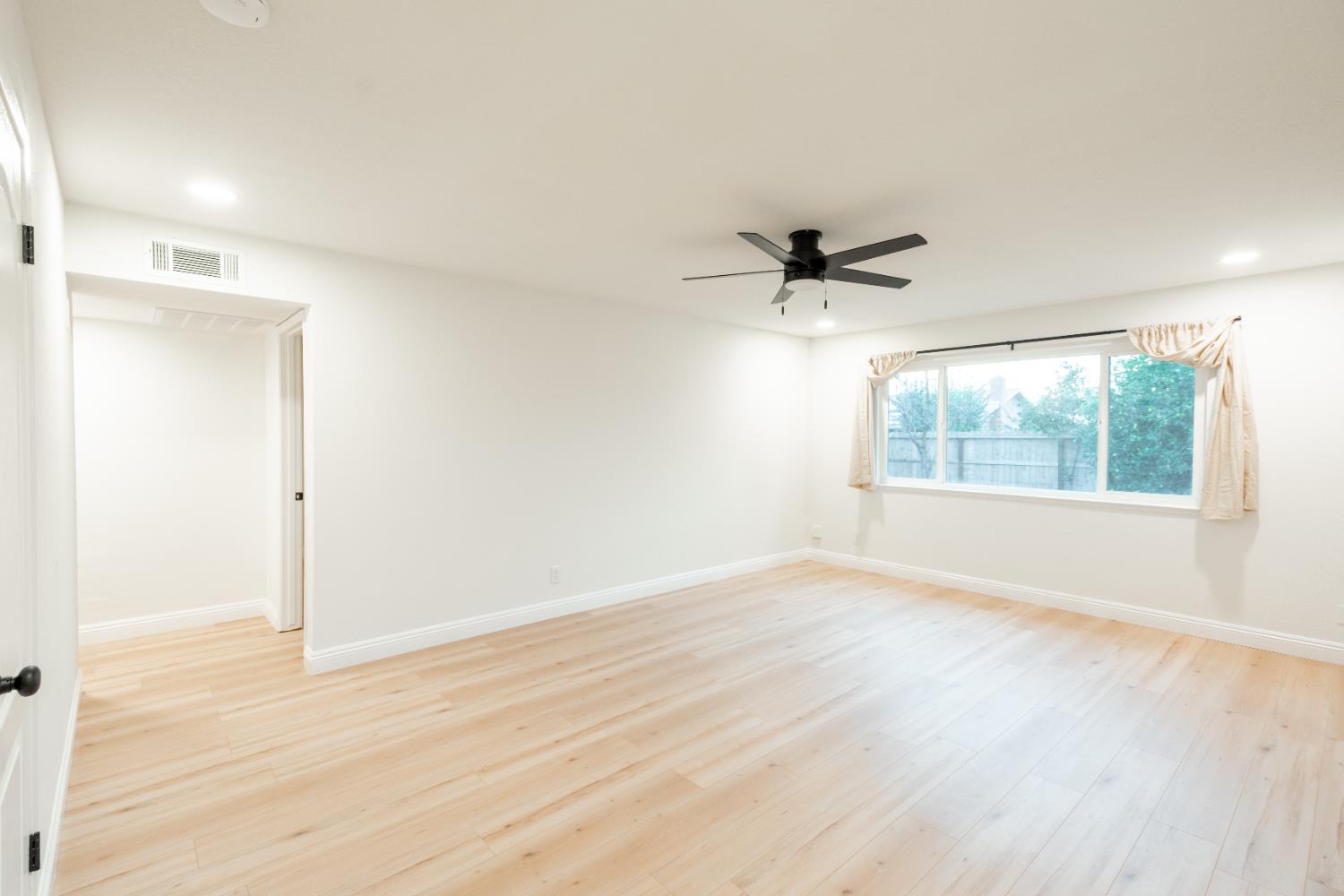 2612 Renn, Clovis, CA 93611