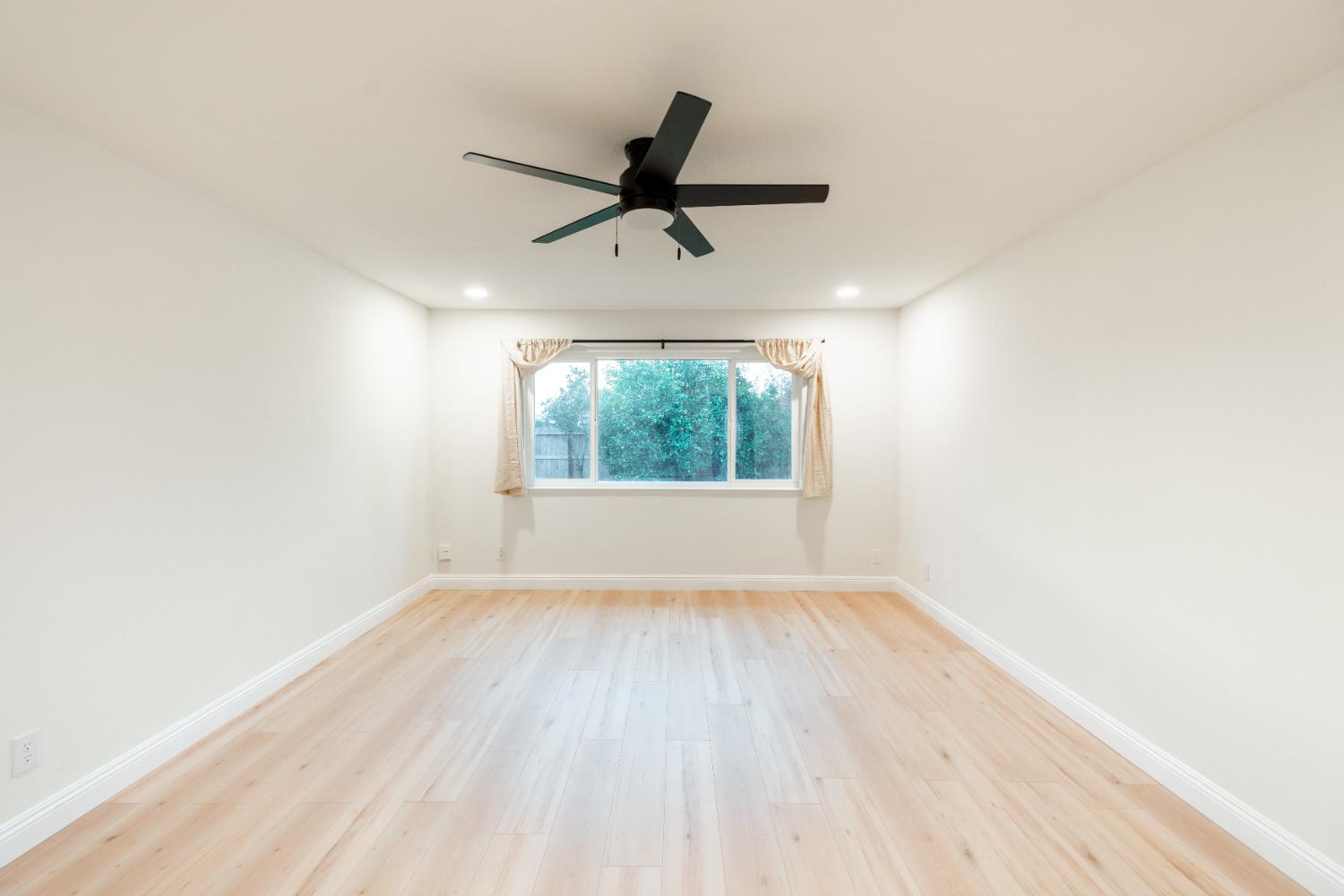 2612 Renn, Clovis, CA 93611