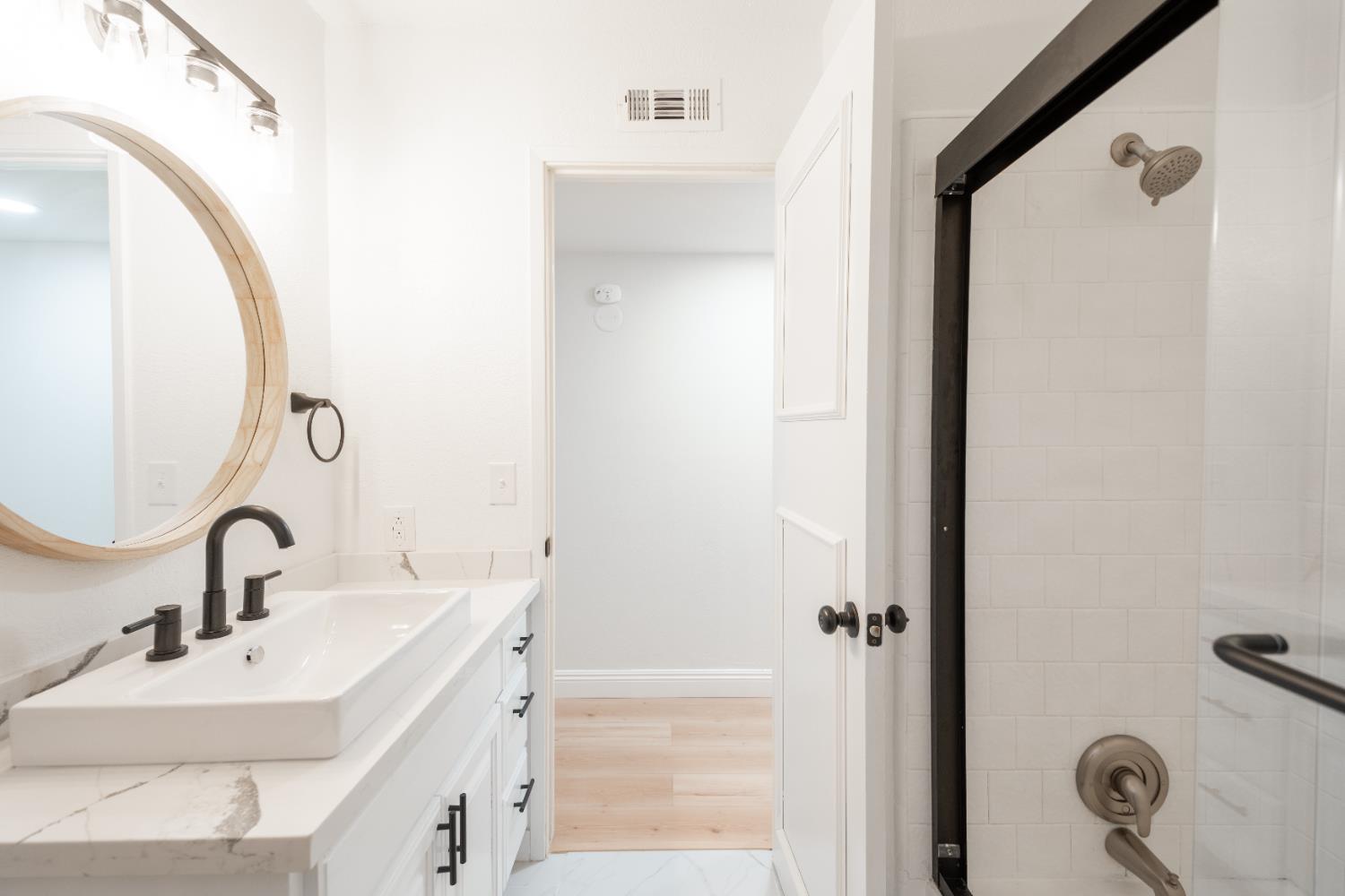 2612 Renn, Clovis, CA 93611