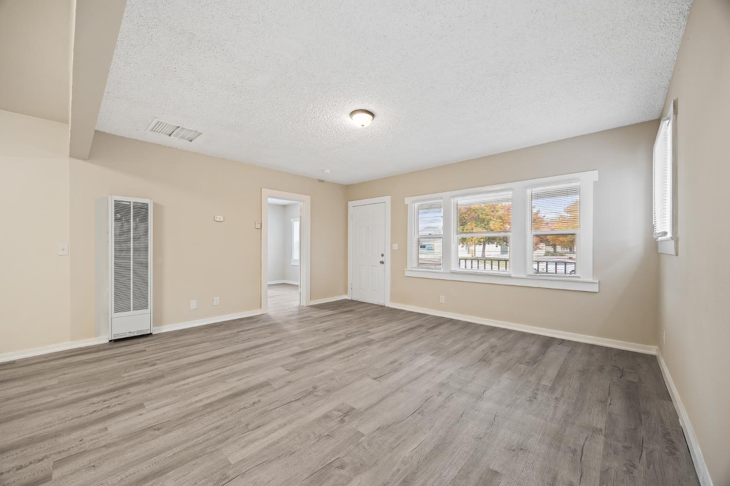 4429 E Thomas Ave, Fresno, CA 93702