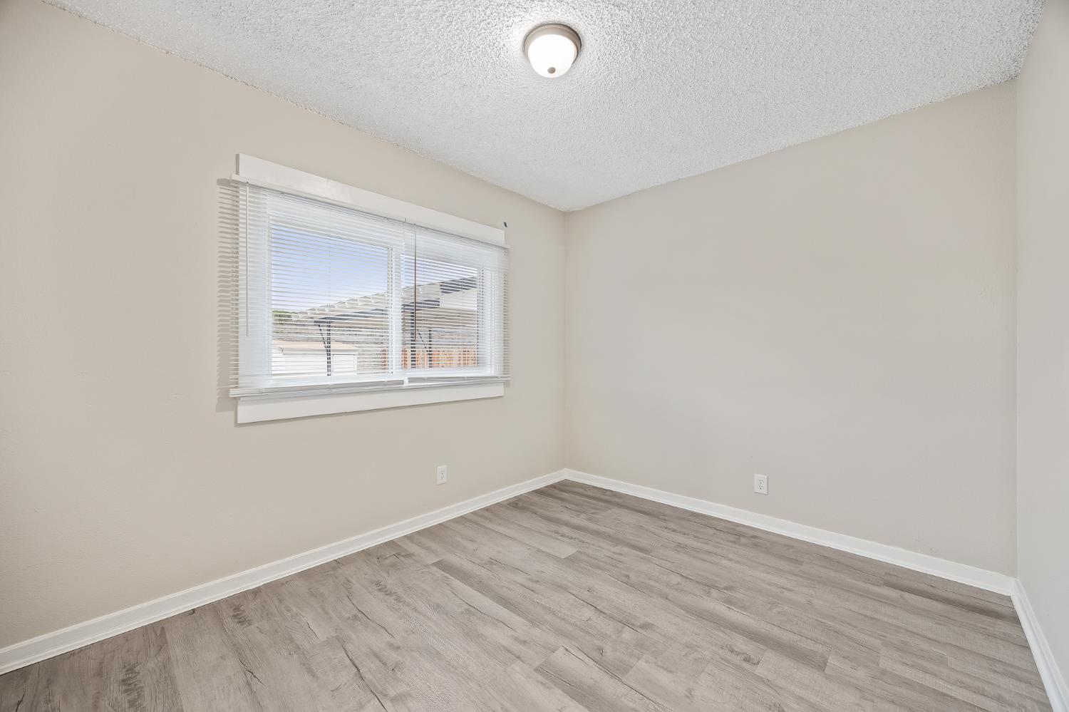 4429 E Thomas Ave, Fresno, CA 93702