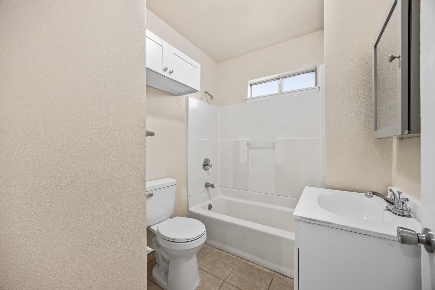 4429 E Thomas Ave, Fresno, CA 93702