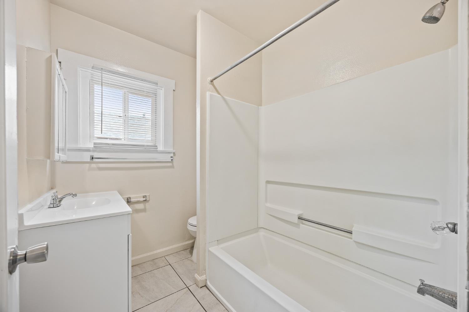 4429 E Thomas Ave, Fresno, CA 93702