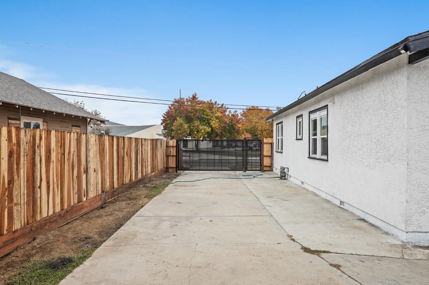 4429 E Thomas Ave, Fresno, CA 93702