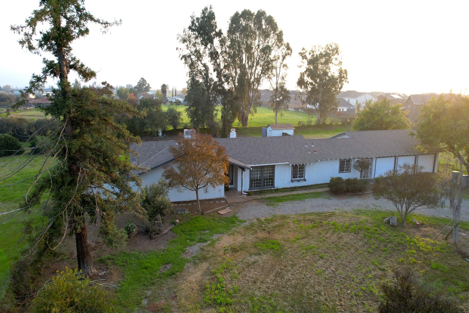 5205 W Lamona Ave, Fresno, CA 93722