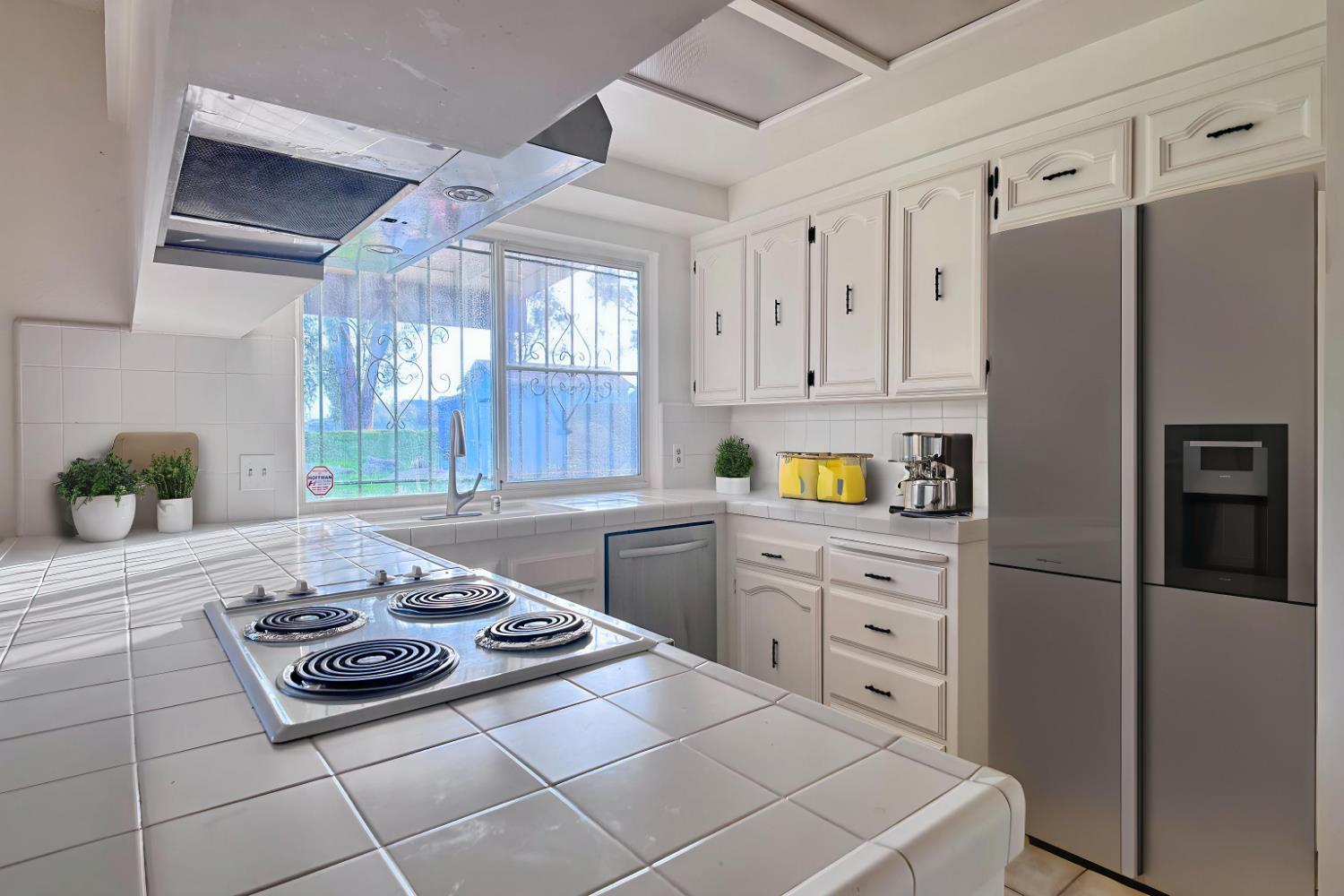 5205 W Lamona Ave, Fresno, CA 93722