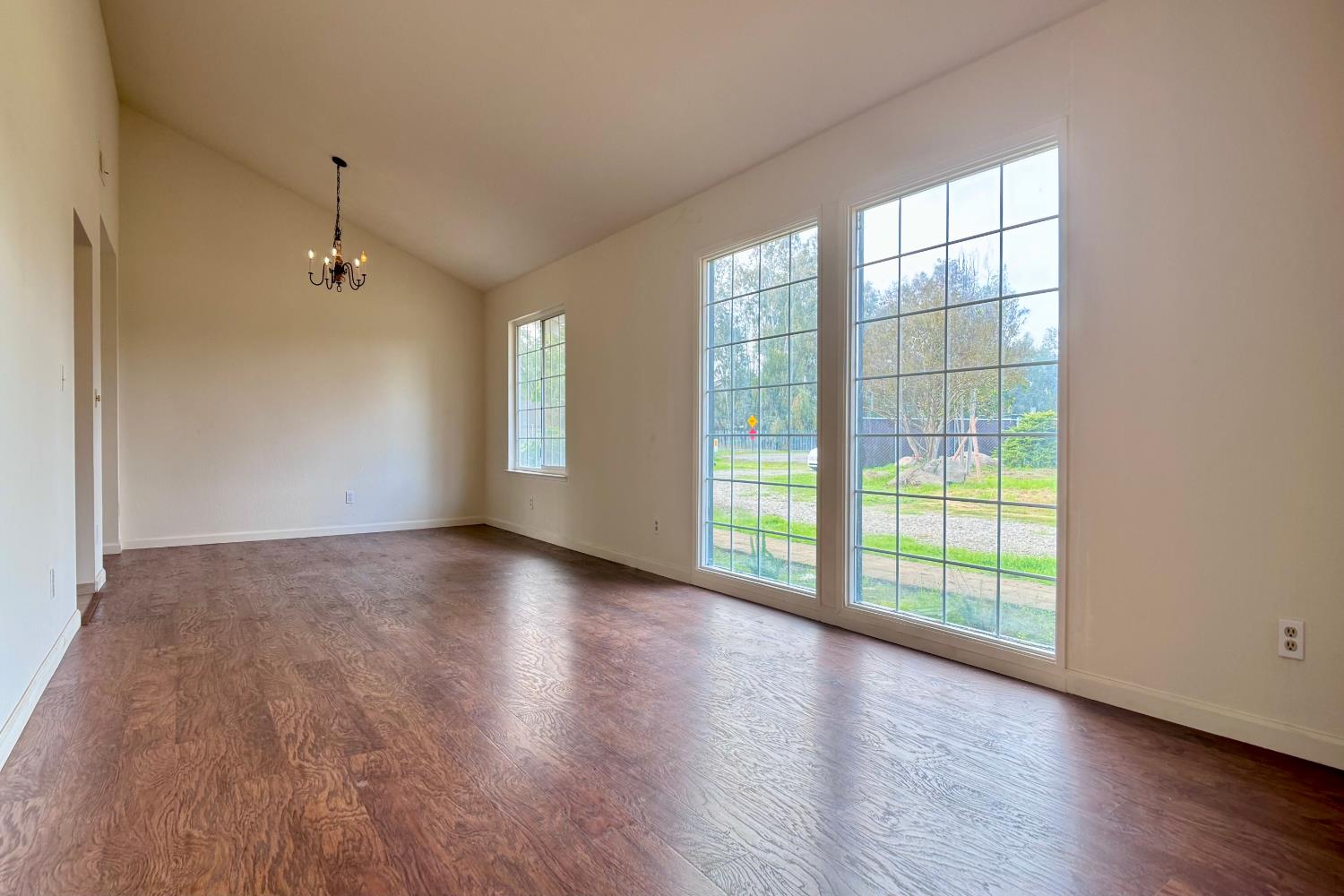 5205 W Lamona Ave, Fresno, CA 93722