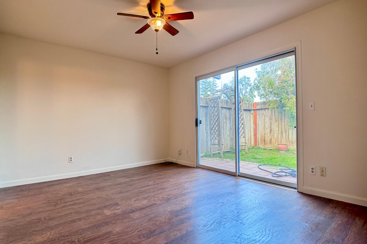 5205 W Lamona Ave, Fresno, CA 93722