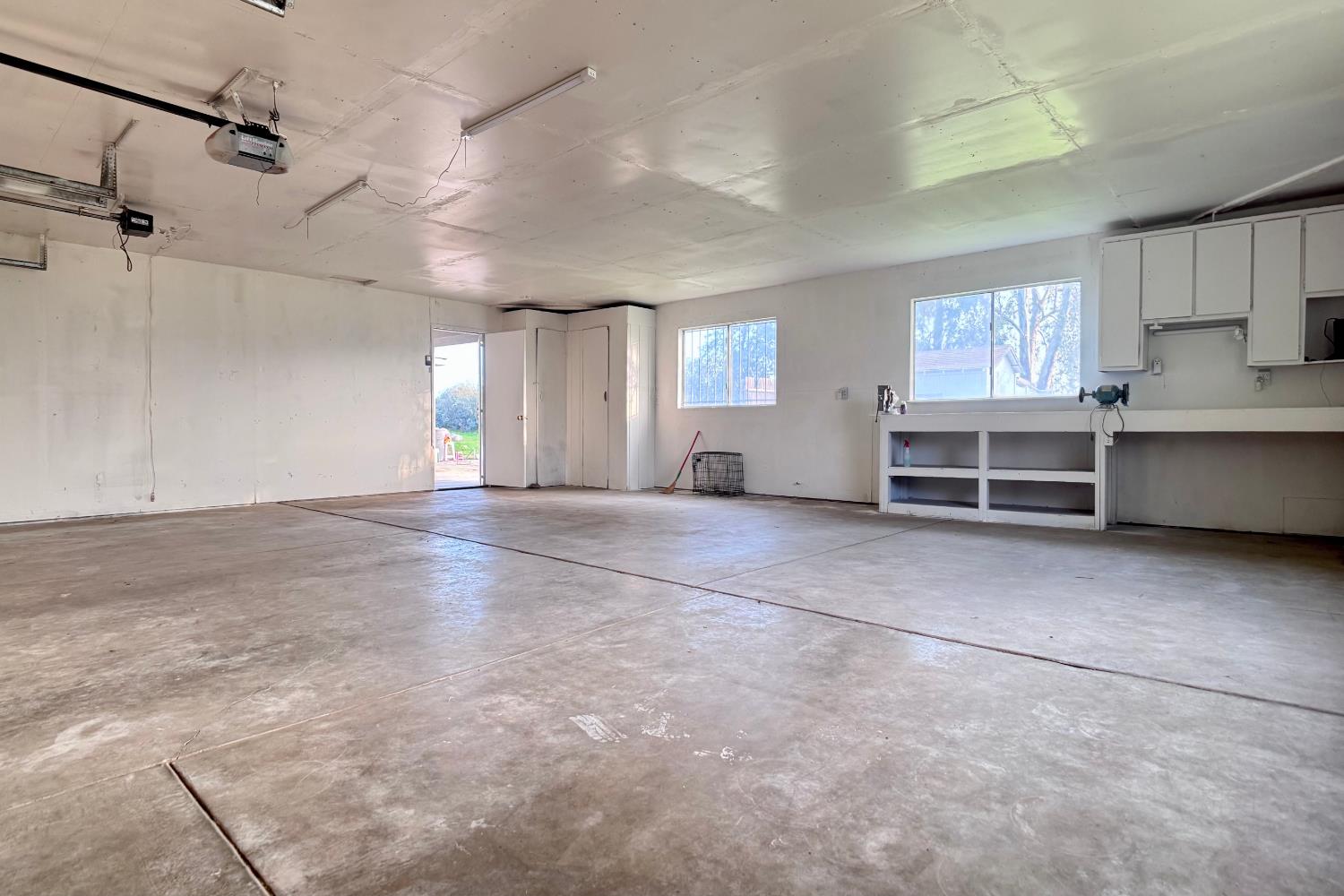 5205 W Lamona Ave, Fresno, CA 93722