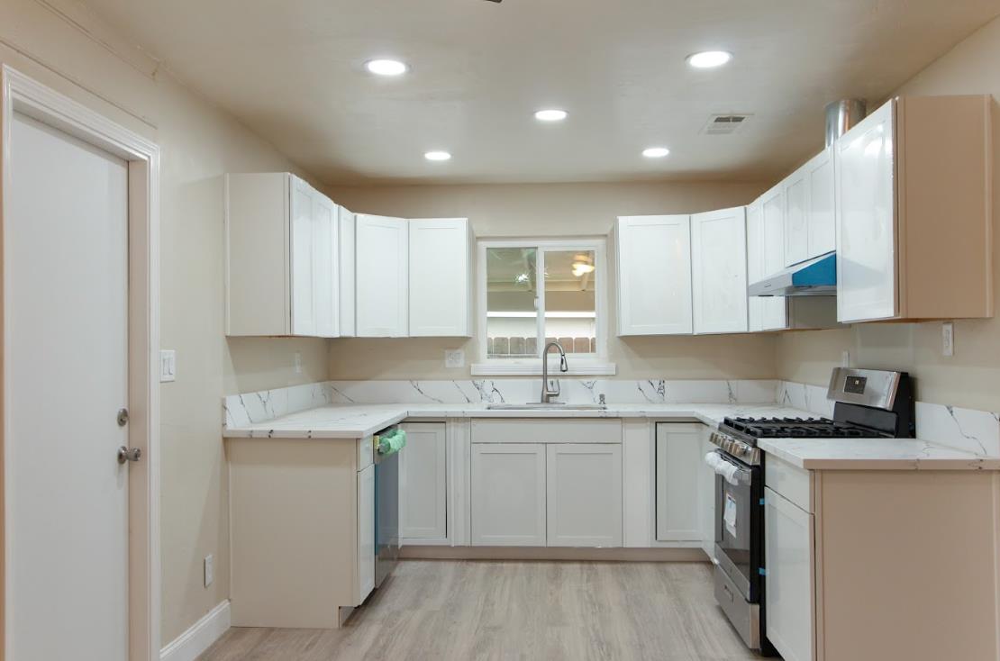 1400 W Oakland Ave, Tulare, CA 93274