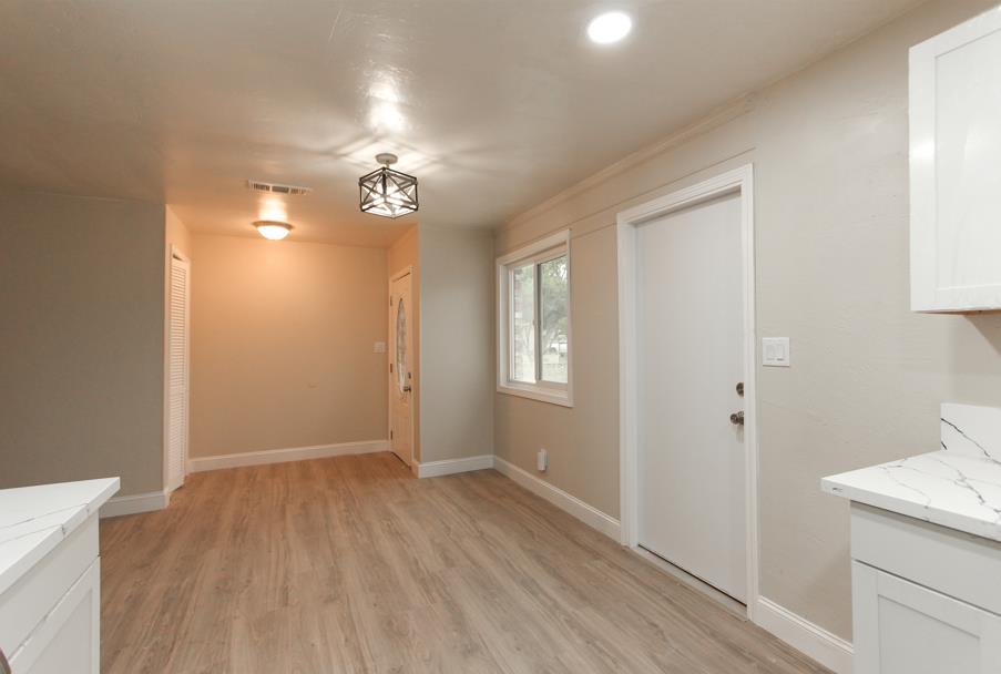 1400 W Oakland Ave, Tulare, CA 93274