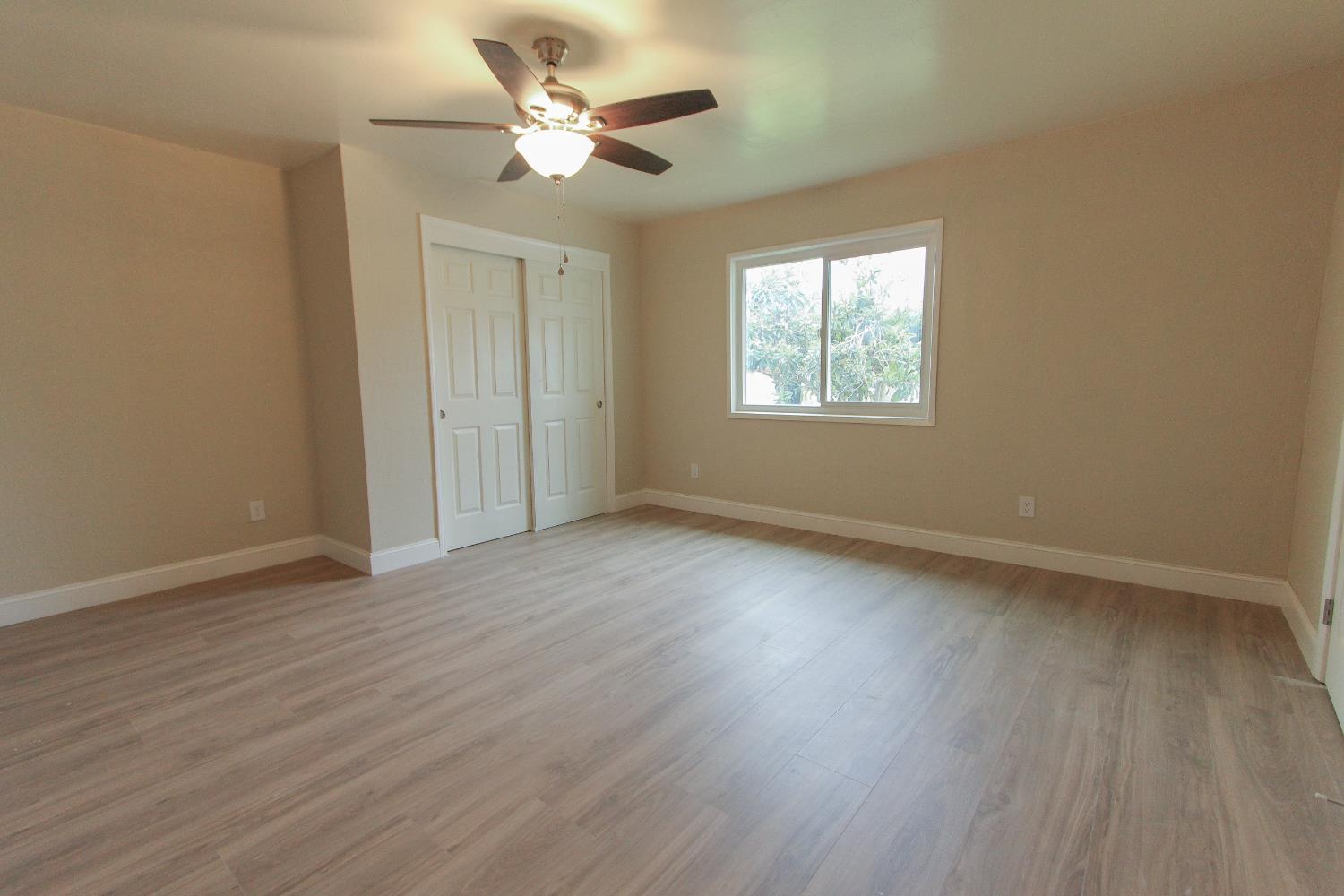 1400 W Oakland Ave, Tulare, CA 93274