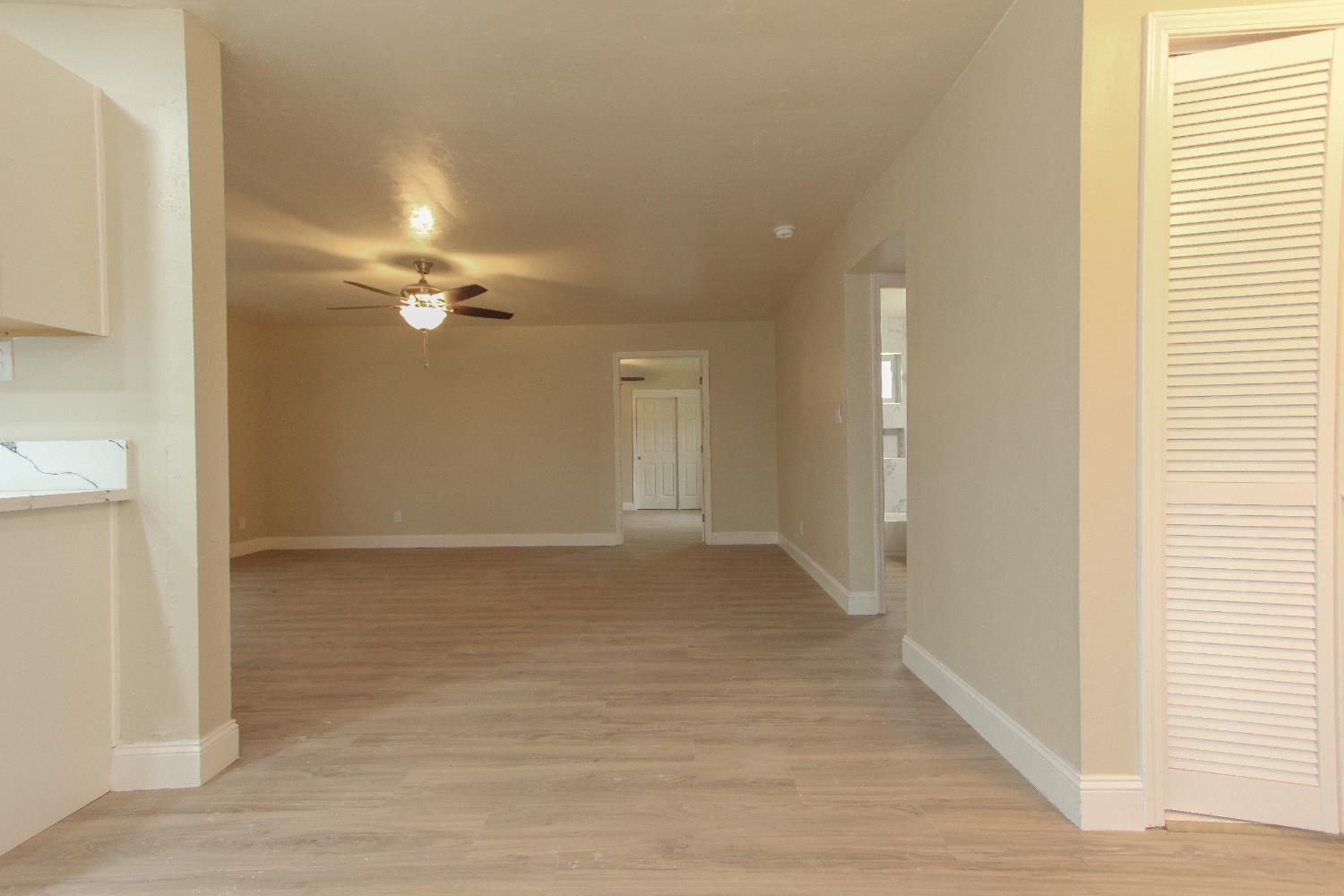 1400 W Oakland Ave, Tulare, CA 93274