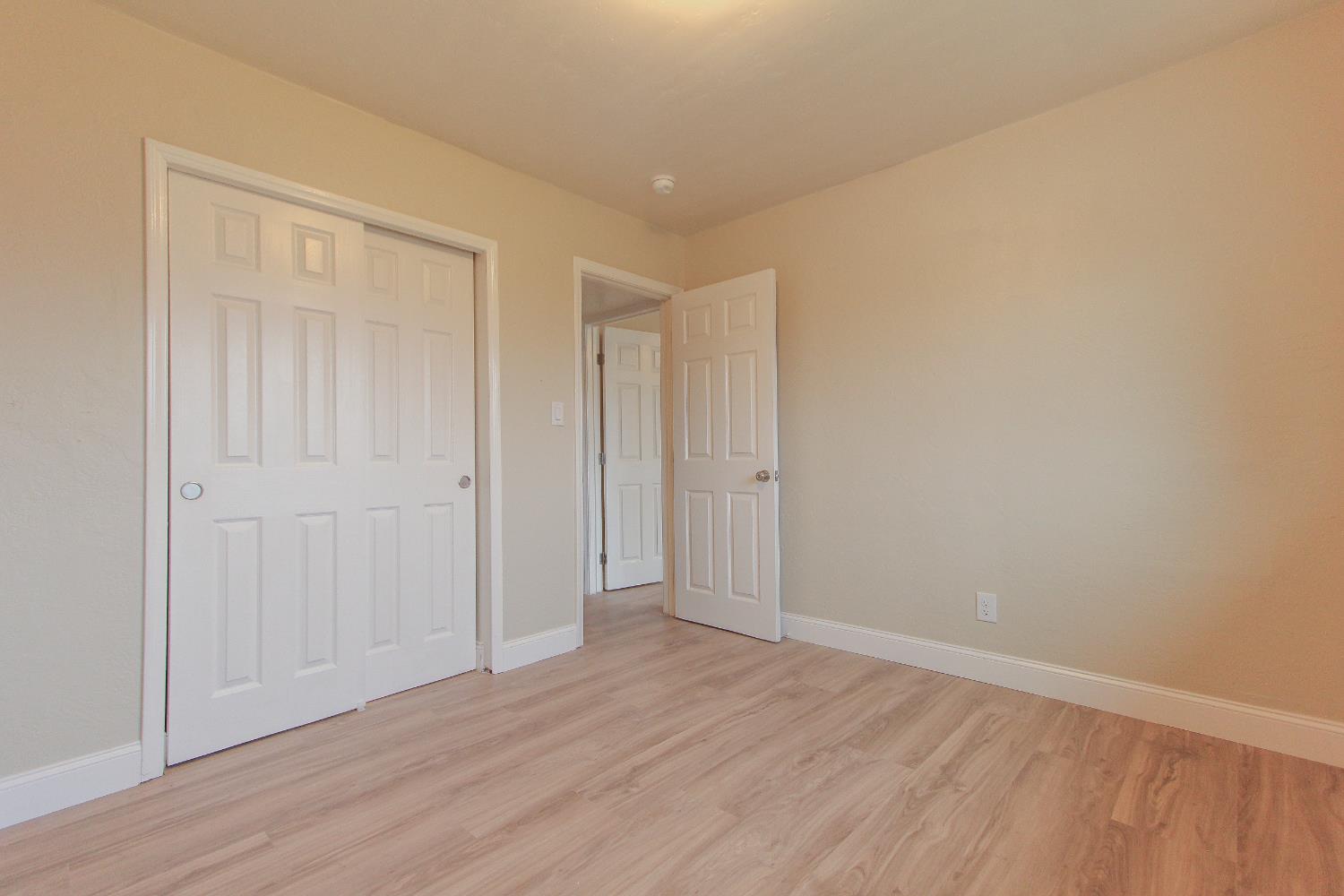 1400 W Oakland Ave, Tulare, CA 93274