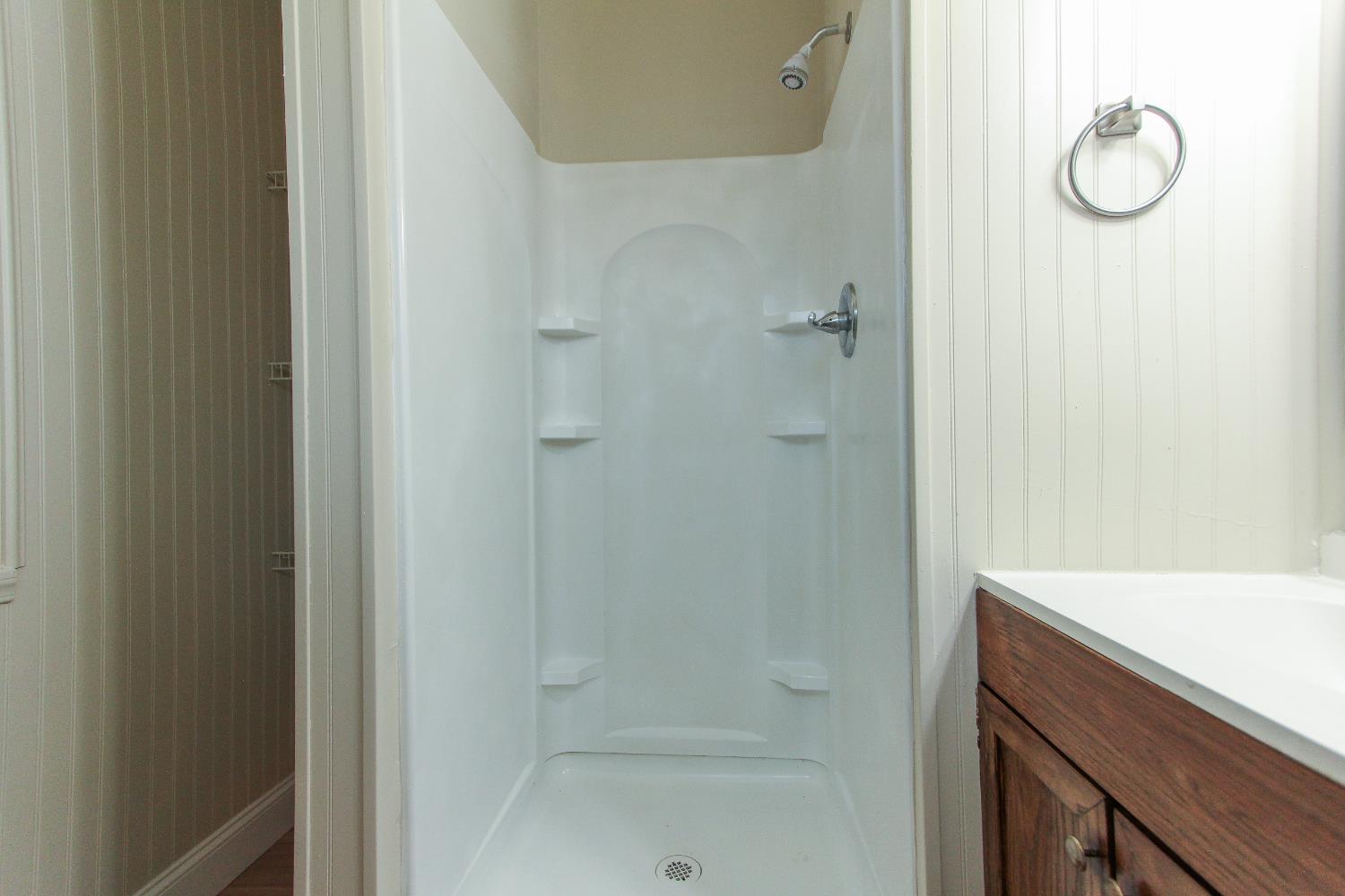 1400 W Oakland Ave, Tulare, CA 93274