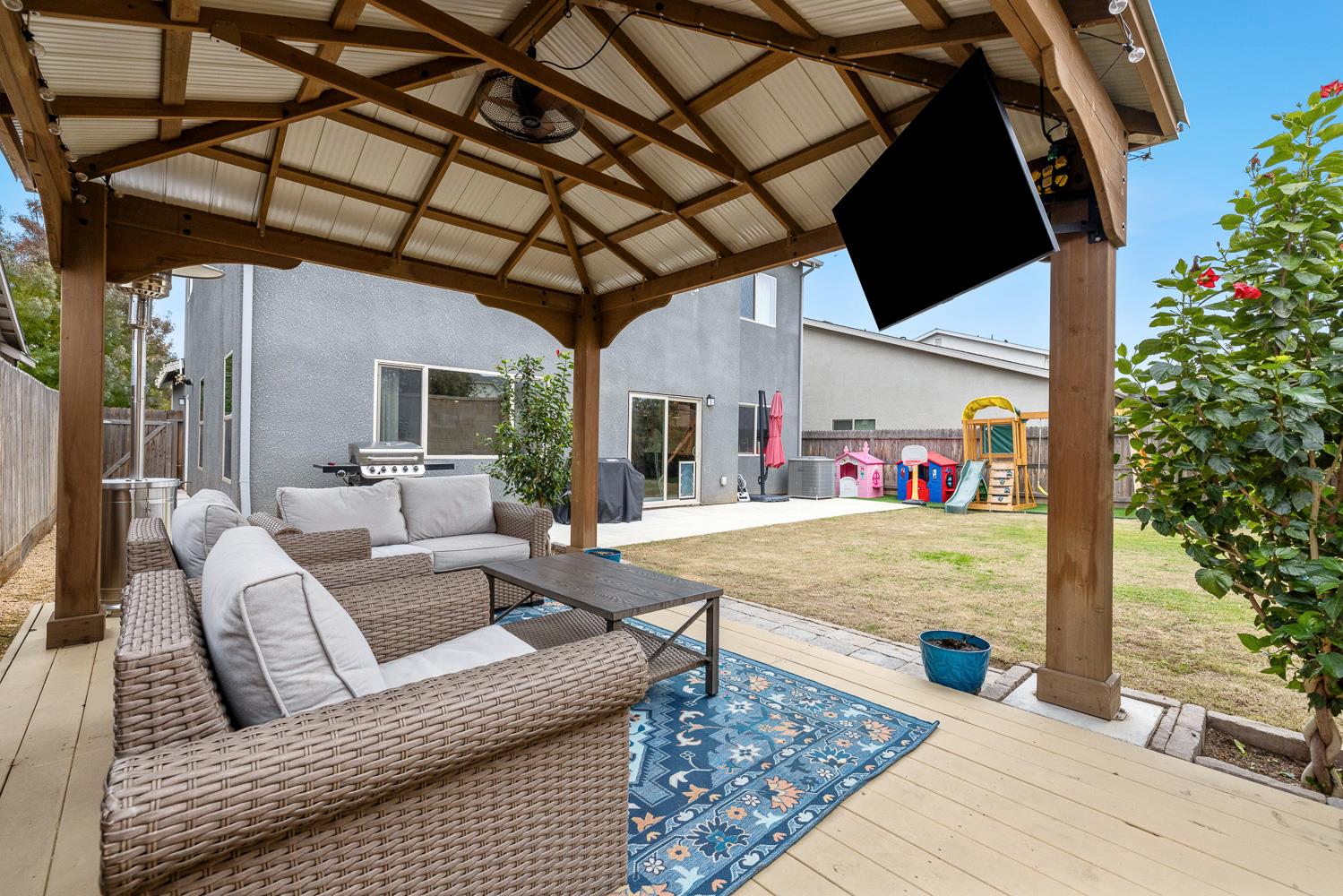 4085 Alamos Ave, Clovis, CA 93619