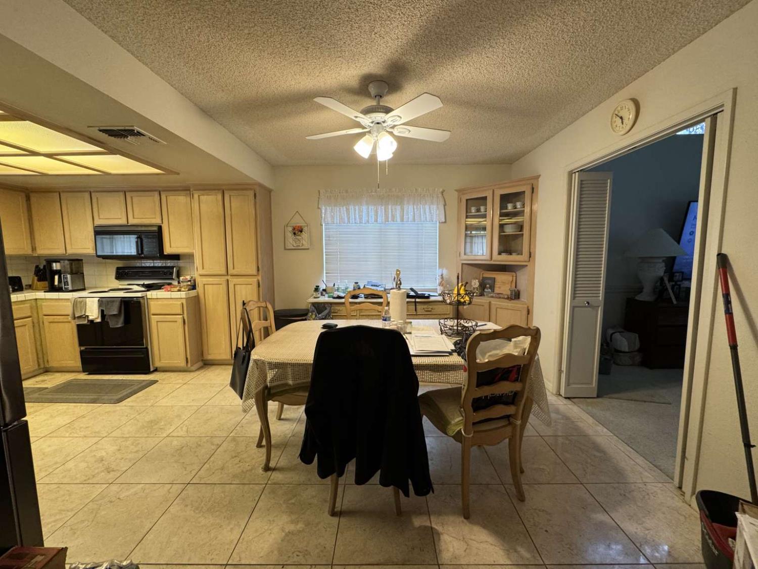 2090 E Pryor Dr, Fresno, CA 93720