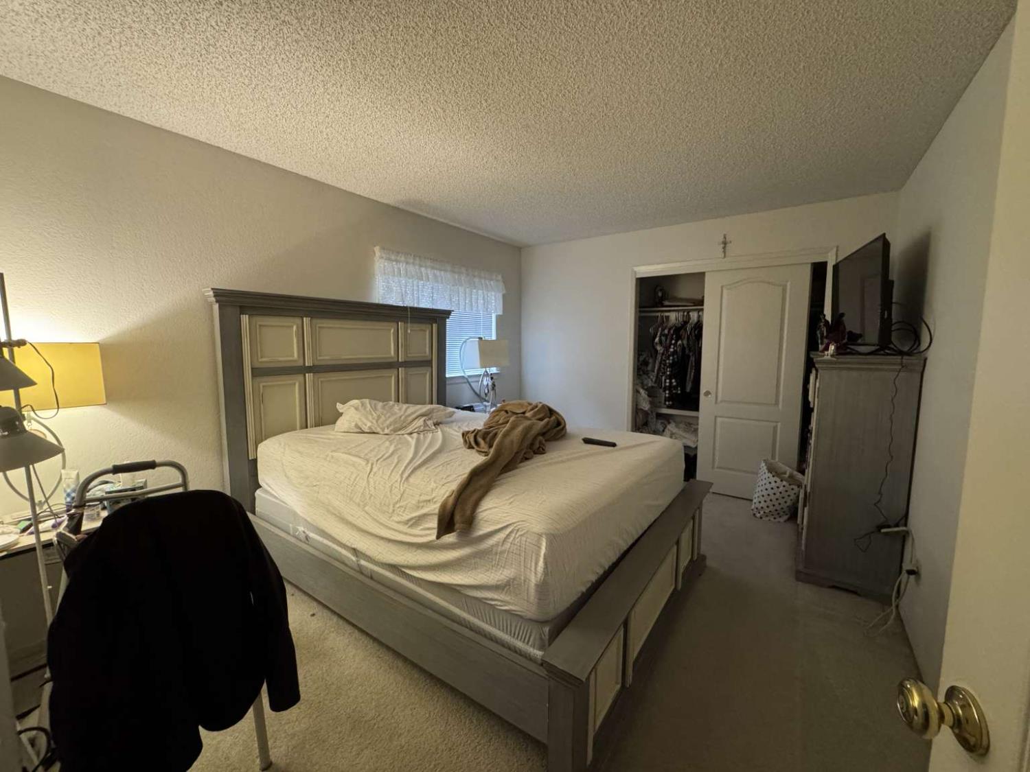 2090 E Pryor Dr, Fresno, CA 93720