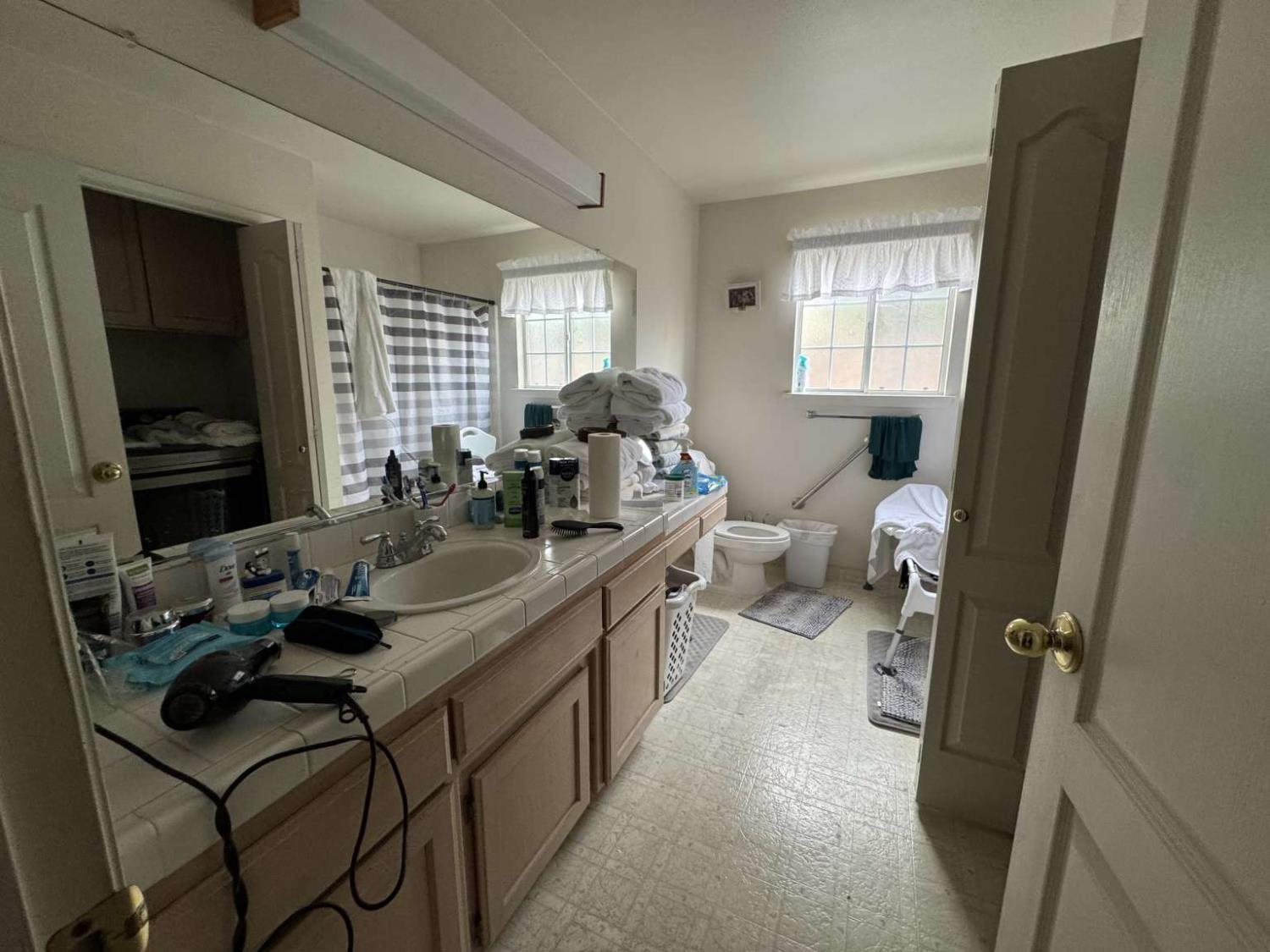 2090 E Pryor Dr, Fresno, CA 93720