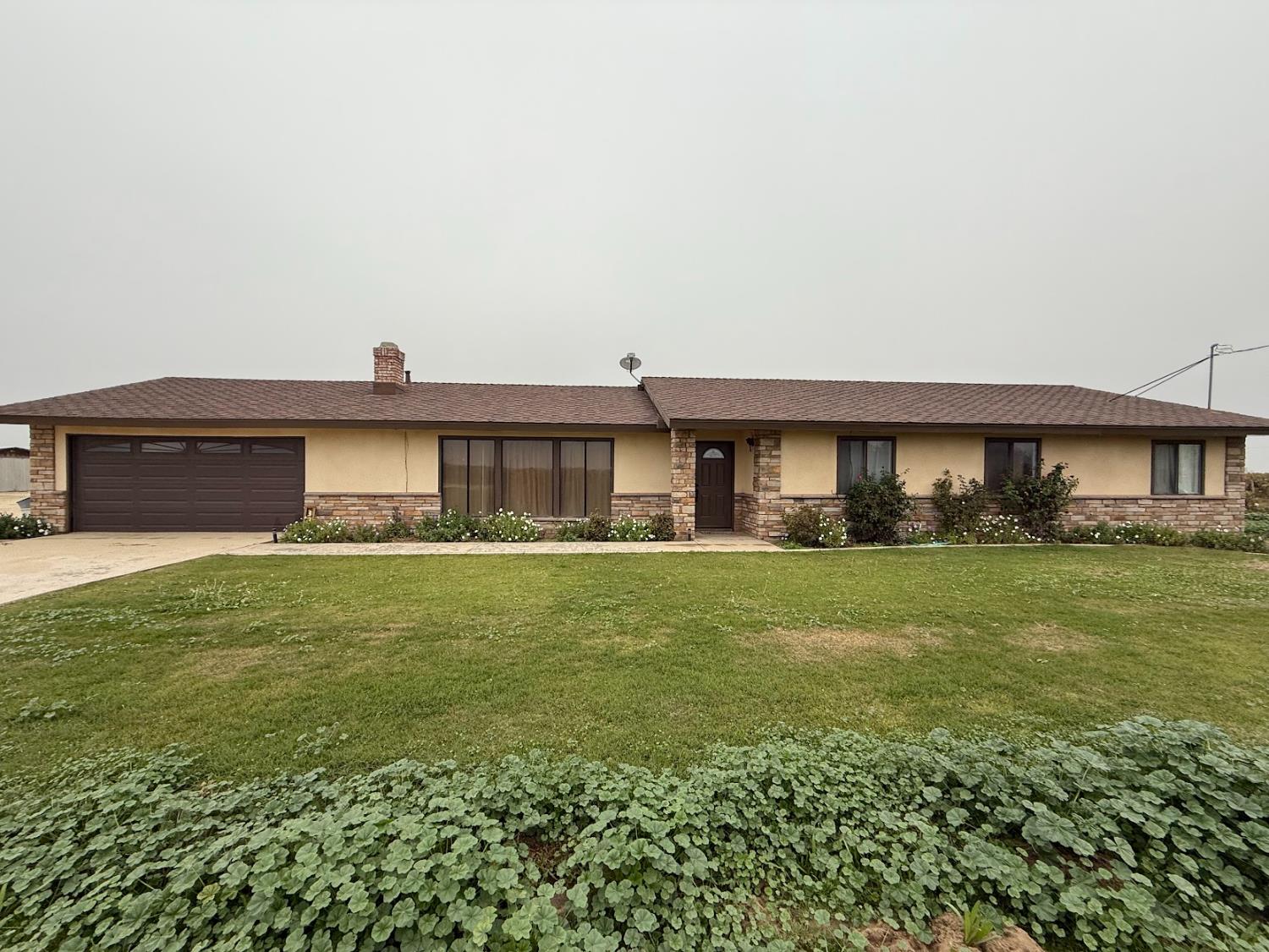 376 E Klepper, Caruthers, CA 93609
