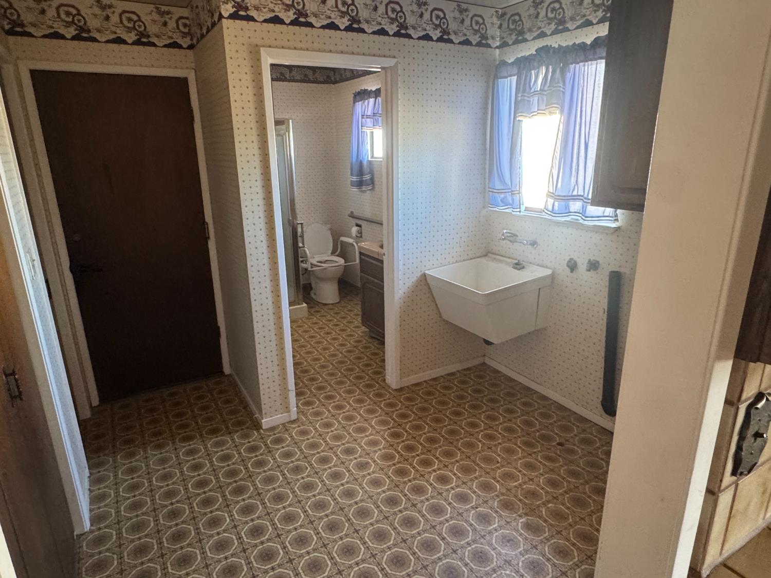 376 E Klepper, Caruthers, CA 93609