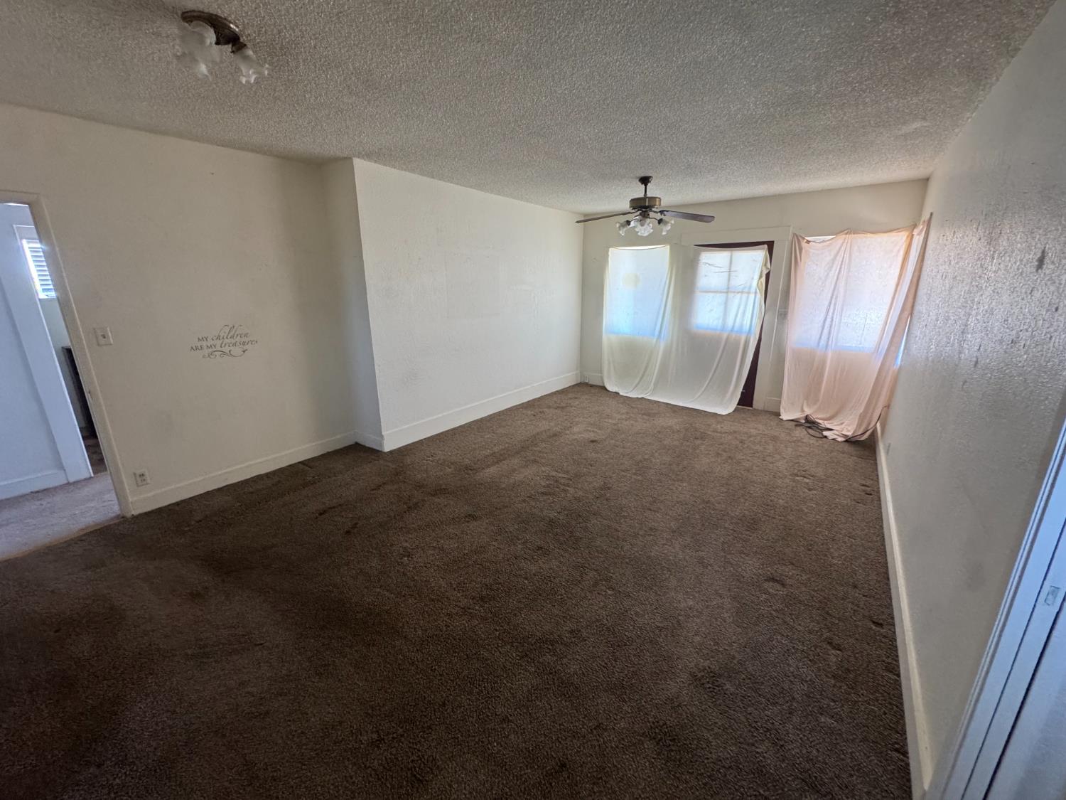 376 E Klepper, Caruthers, CA 93609