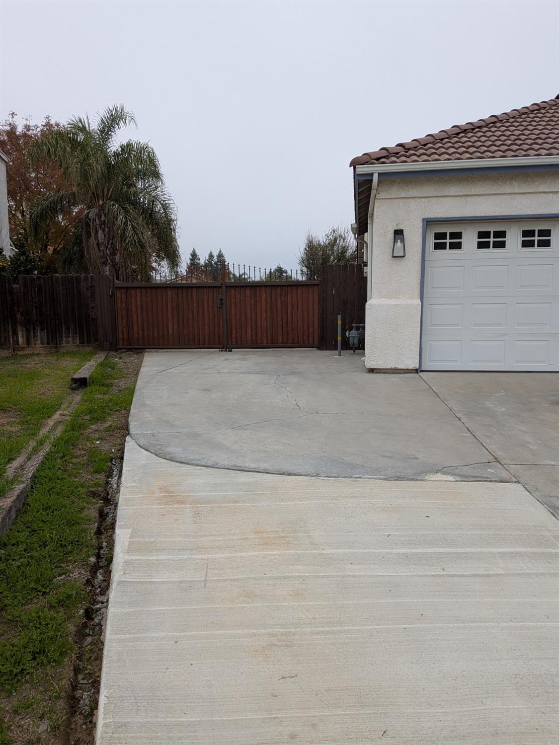 2485 S Manila Ave, Fresno, CA 93727