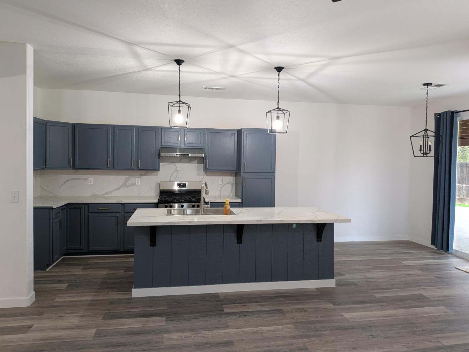 2485 S Manila Ave, Fresno, CA 93727