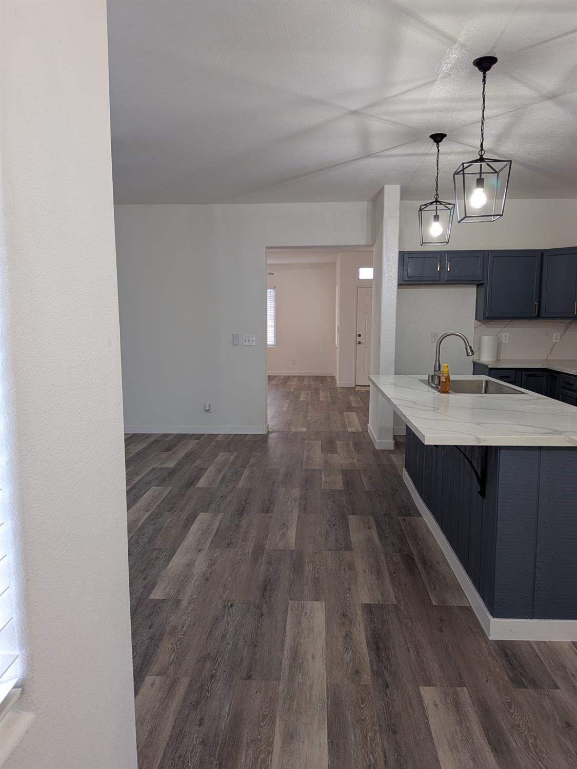 2485 S Manila Ave, Fresno, CA 93727