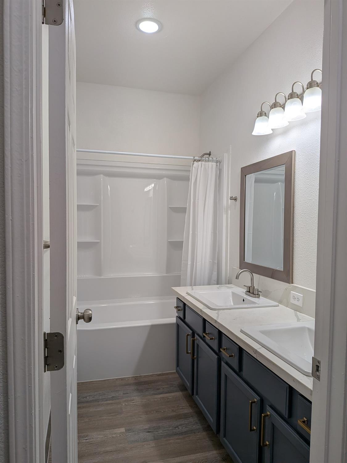 2485 S Manila Ave, Fresno, CA 93727