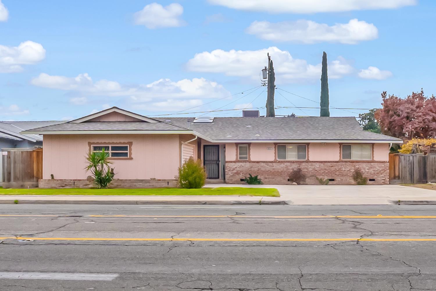 3014 E Dakota Ave, Fresno, CA 93726